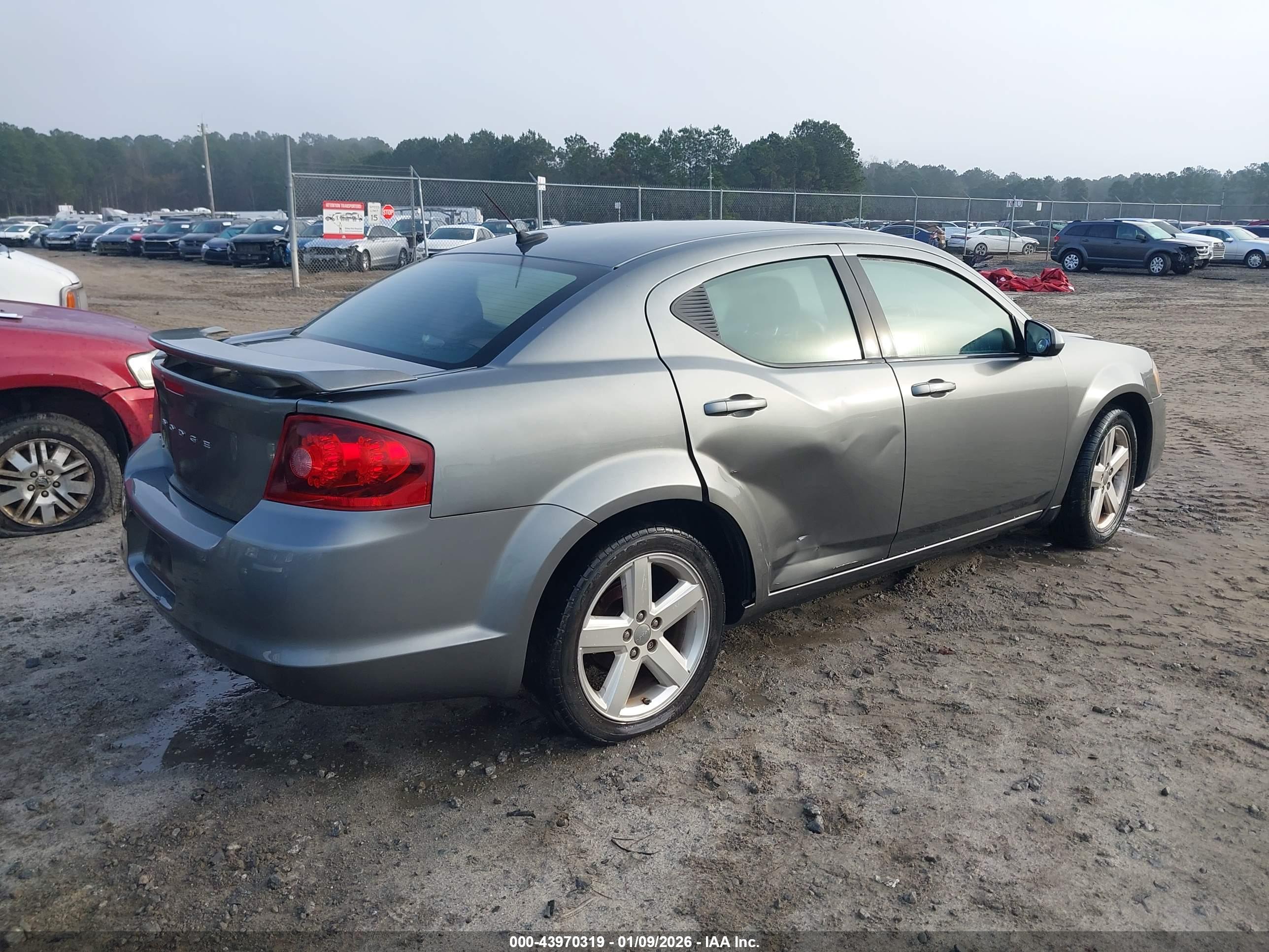 DODGE AVENGER image 4