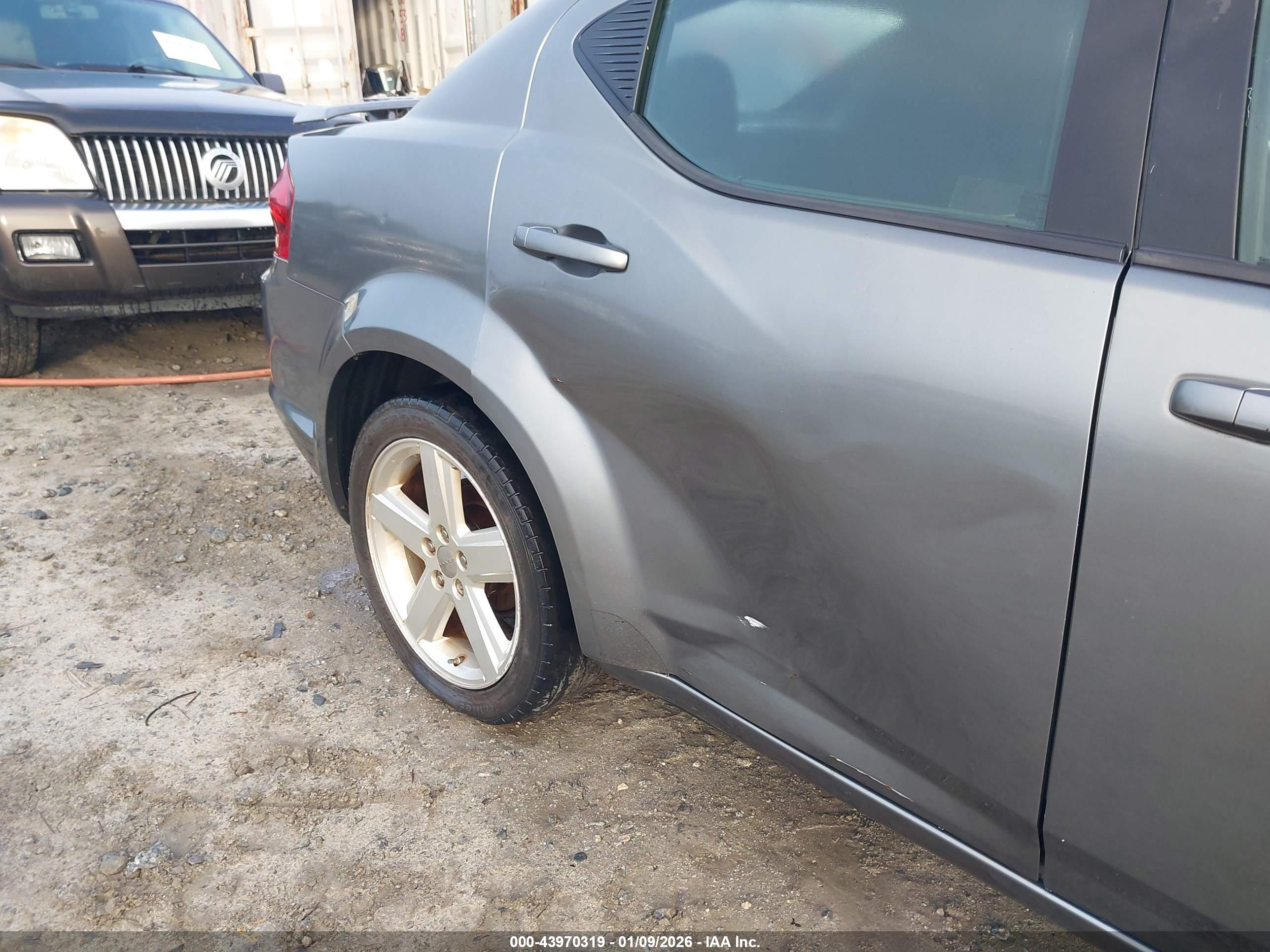 DODGE AVENGER image 6