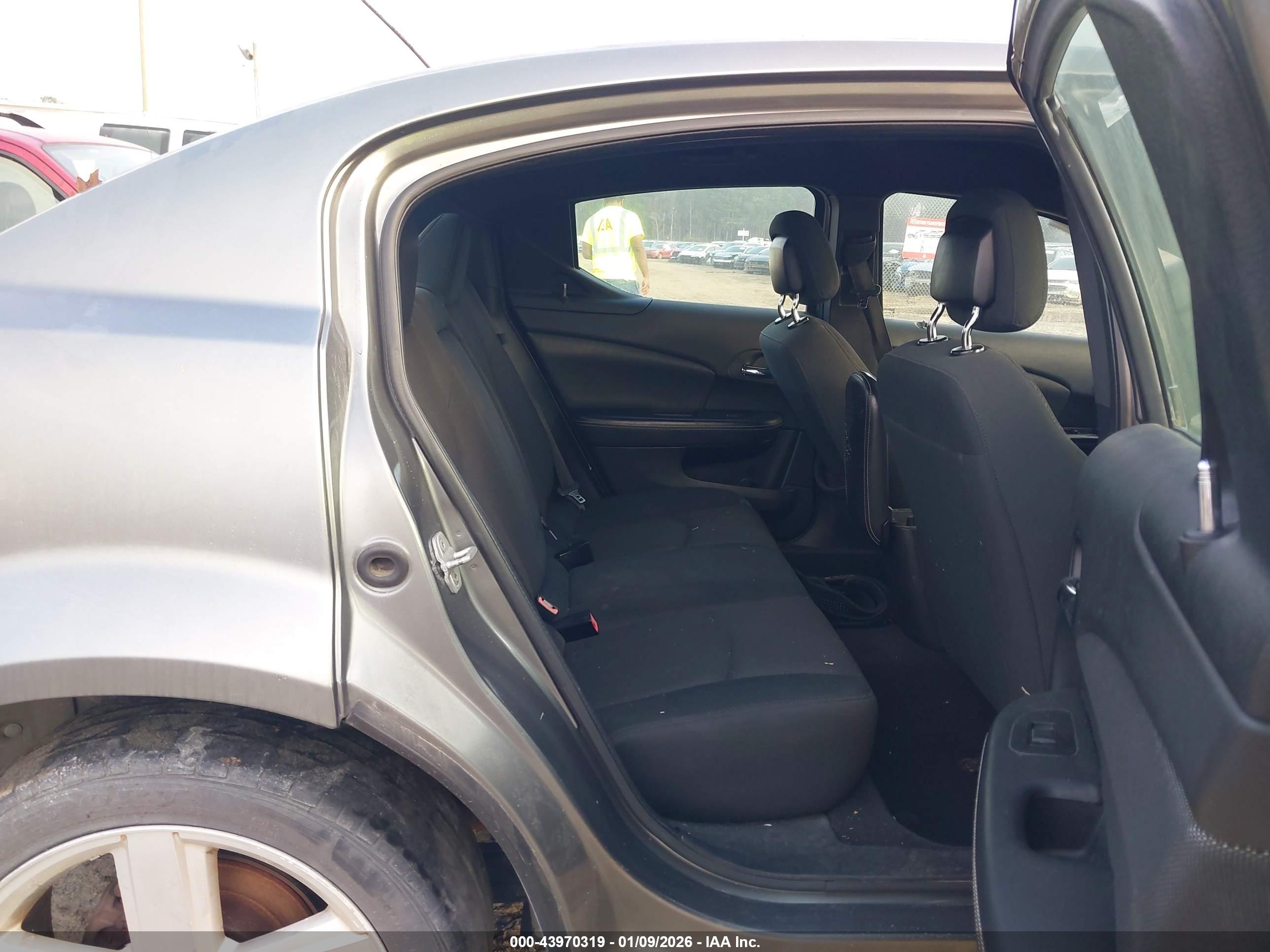 DODGE AVENGER image 8