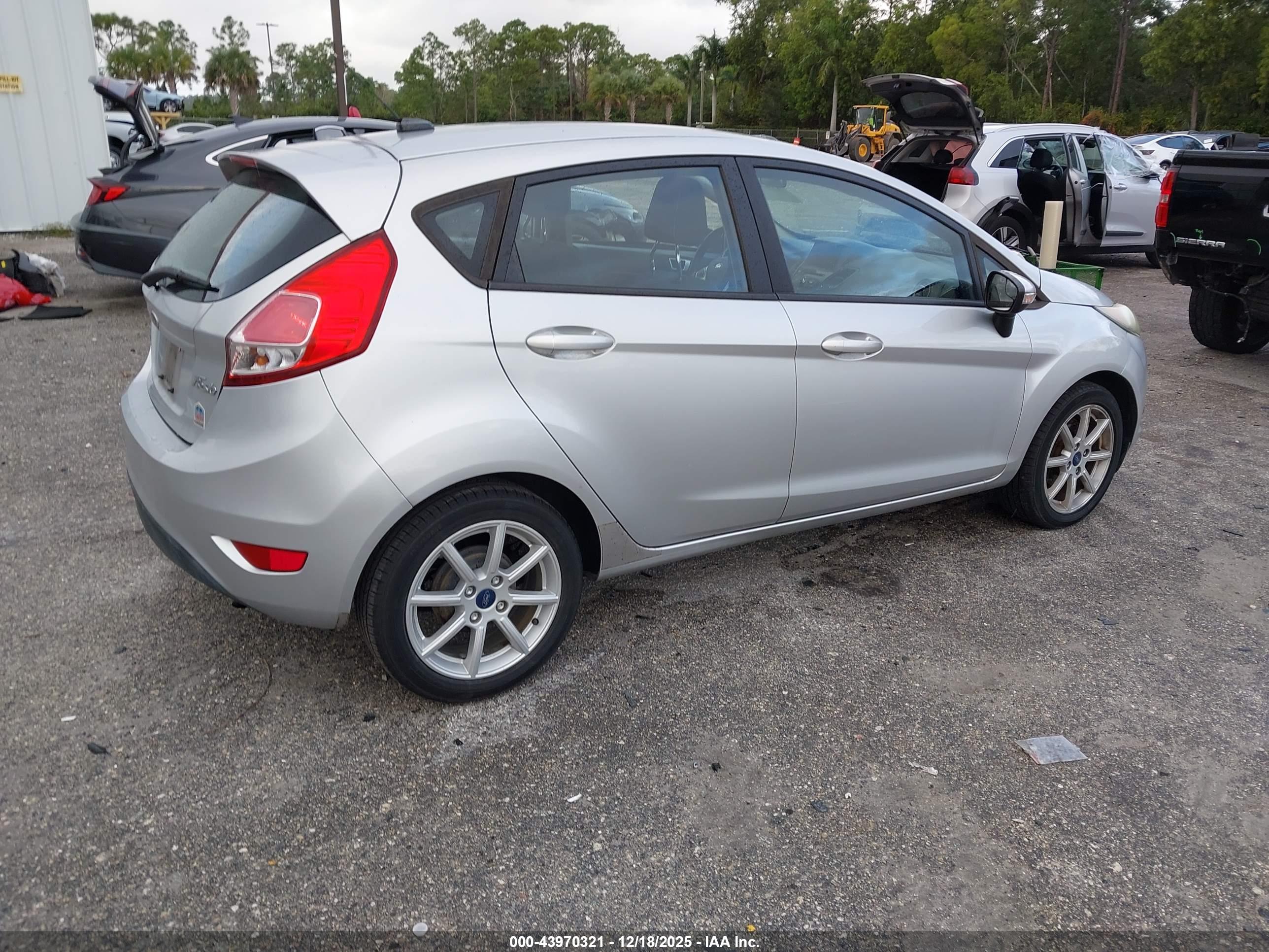 FORD FIESTA image 4