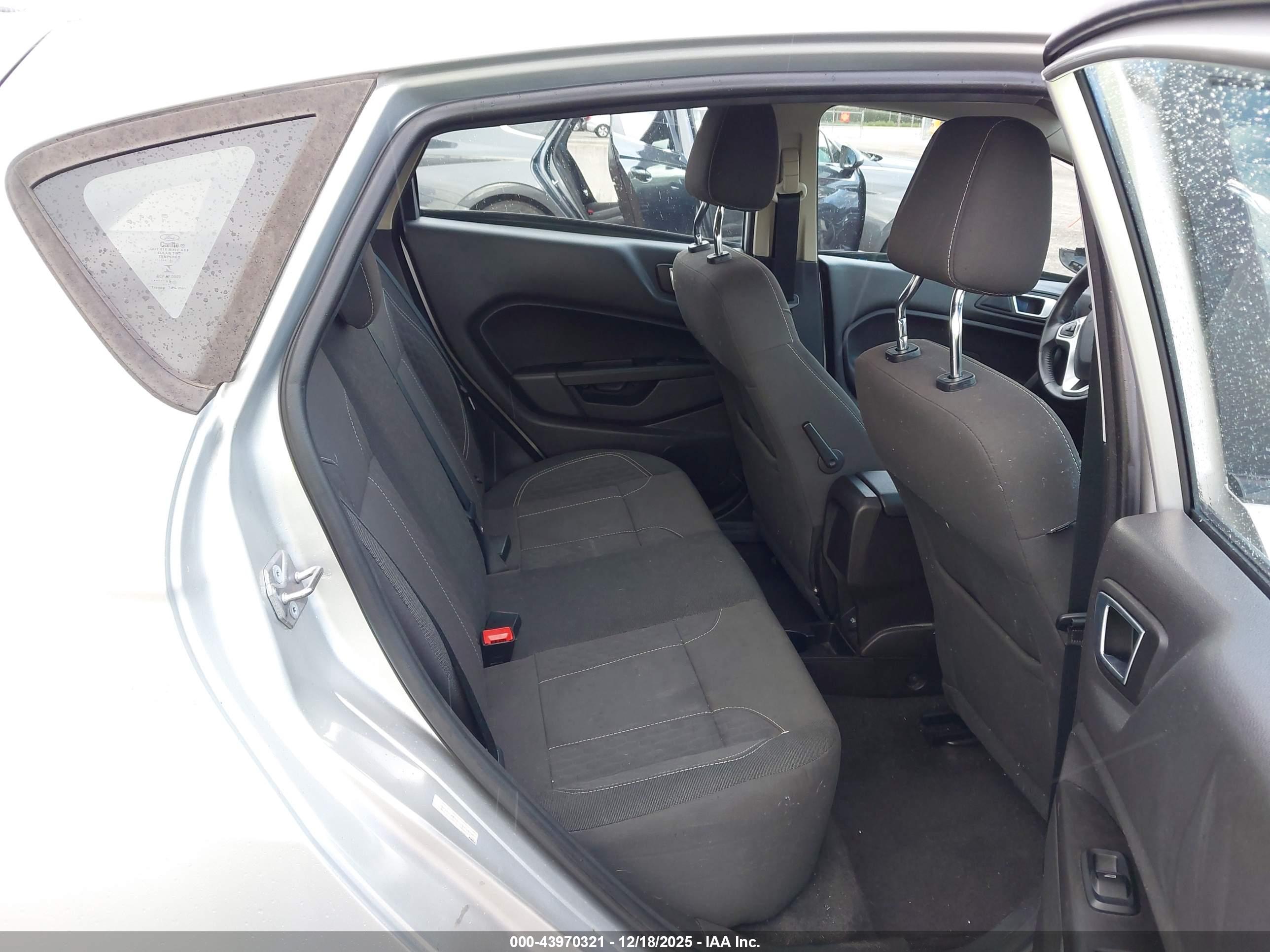 FORD FIESTA image 8