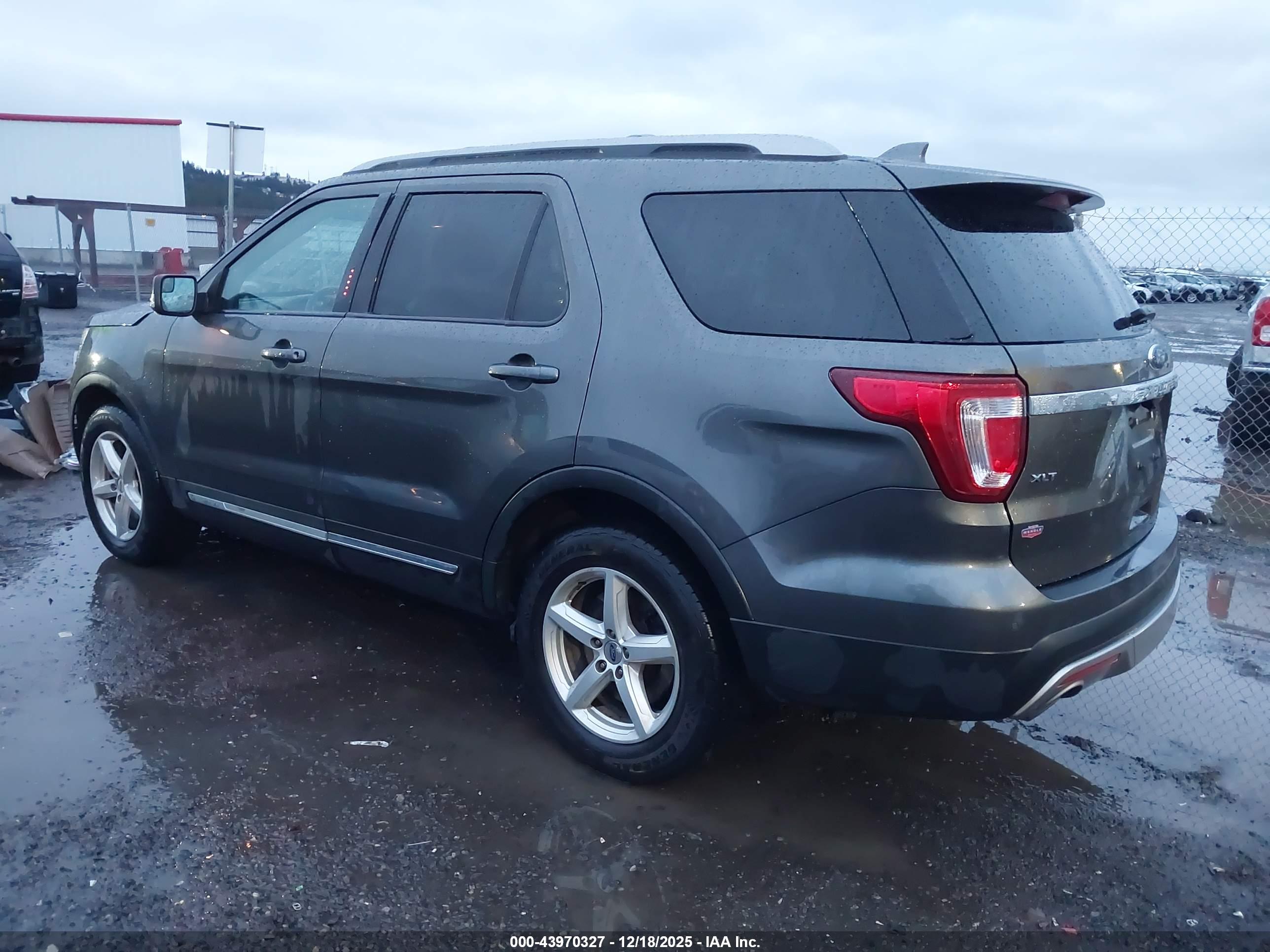 FORD EXPLORER image 3