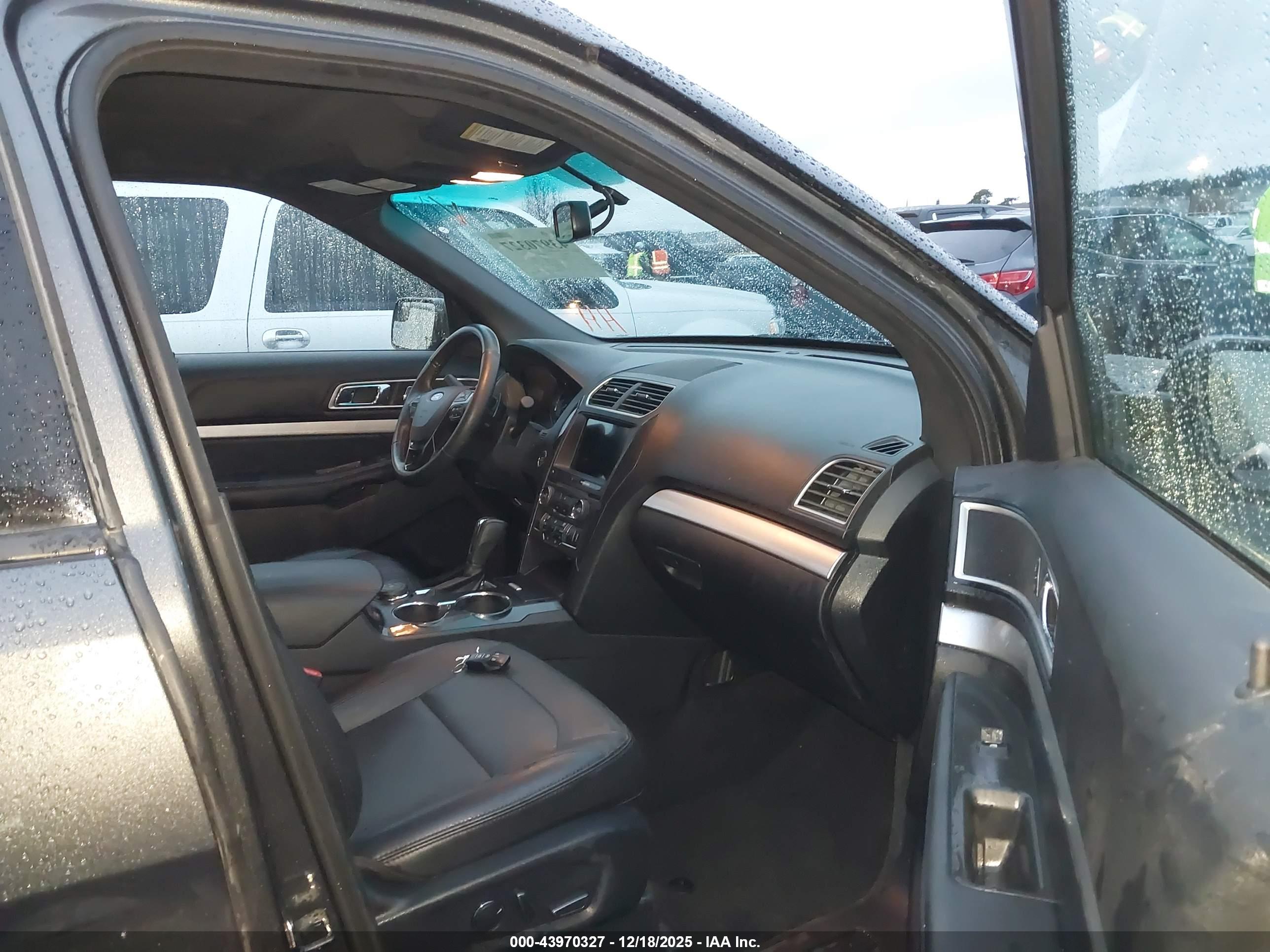 FORD EXPLORER image 5
