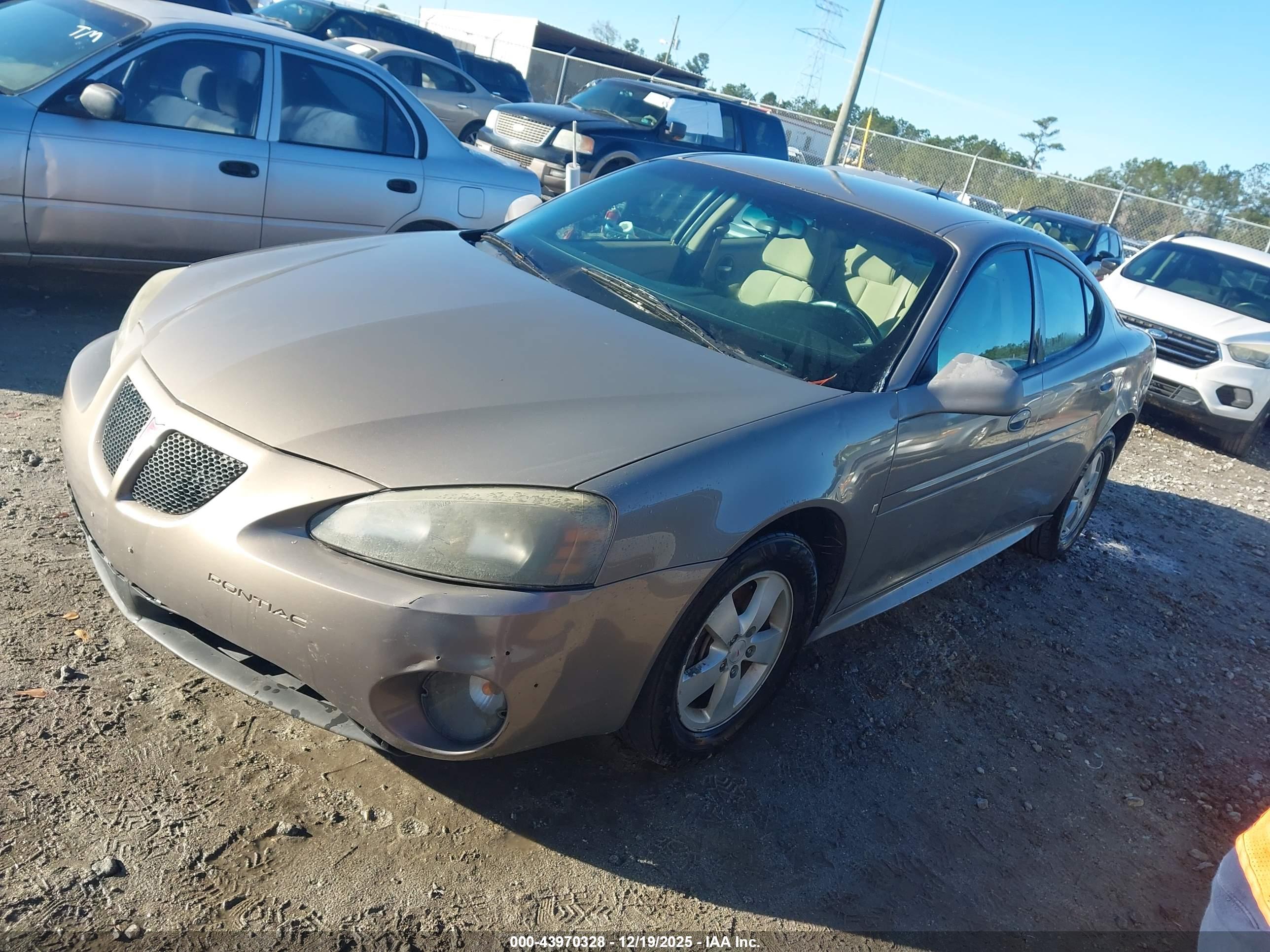 PONTIAC GRAND image 2
