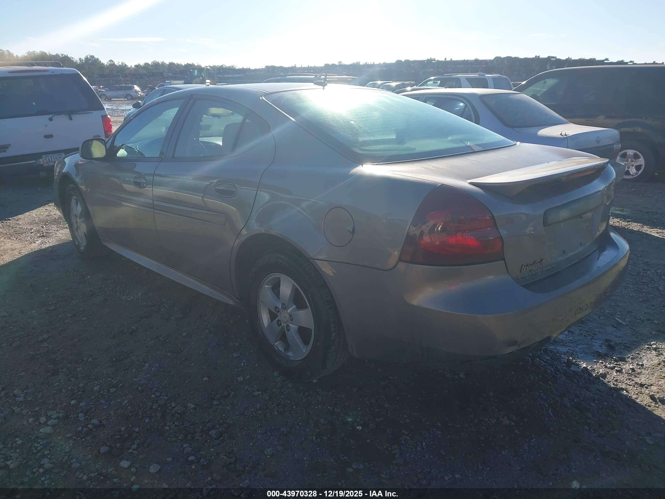PONTIAC GRAND image 3