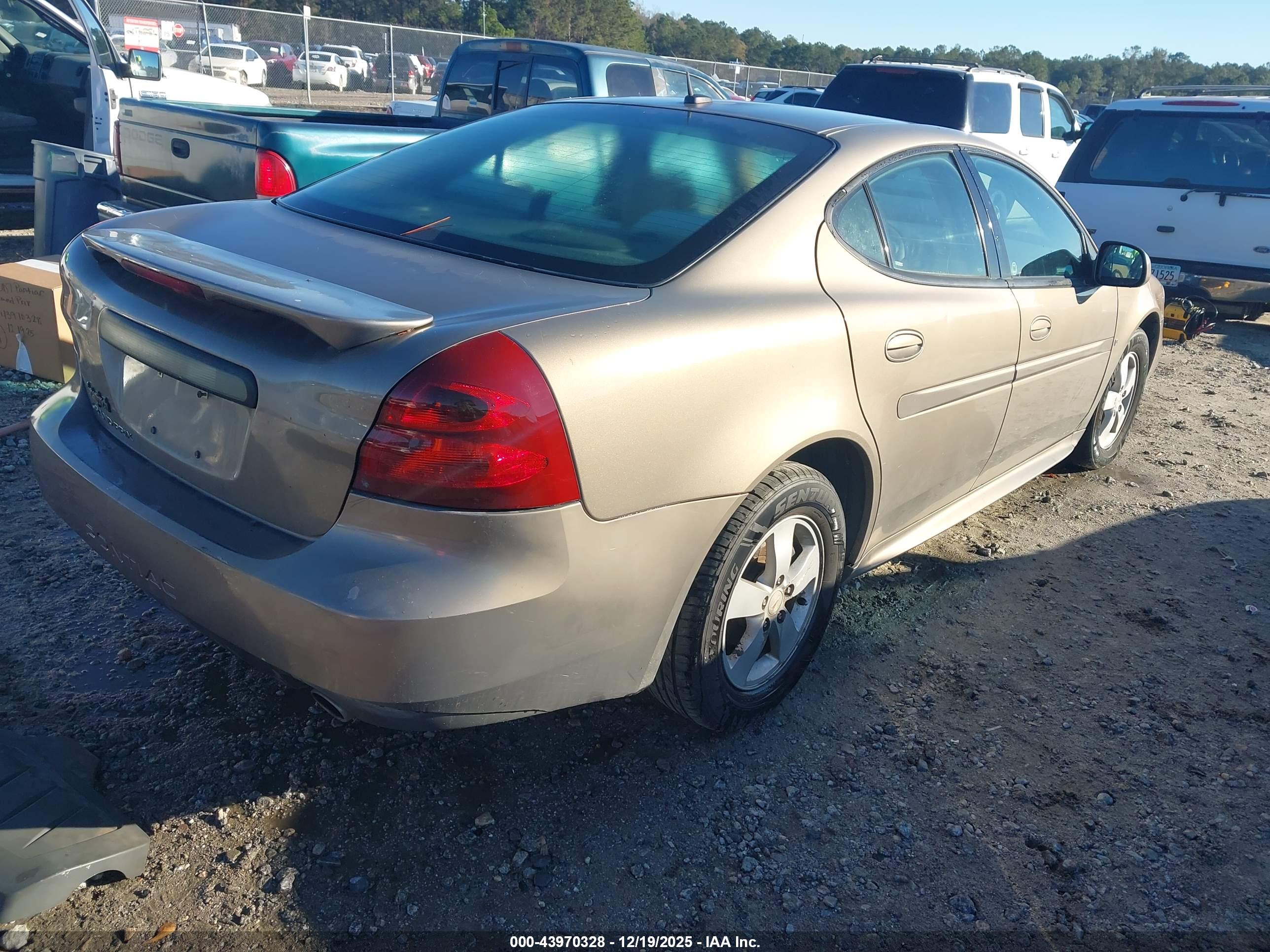 PONTIAC GRAND image 4