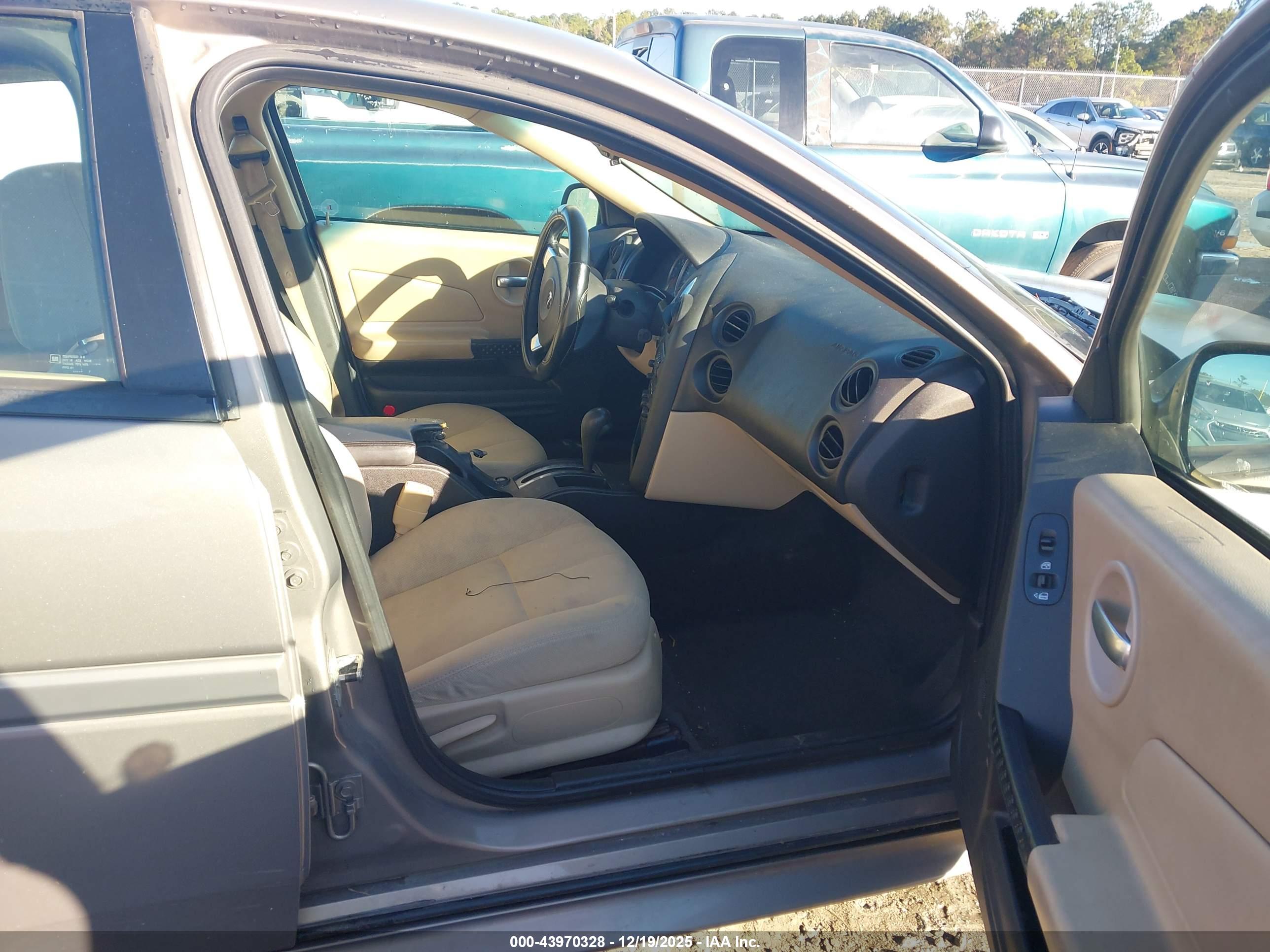 PONTIAC GRAND image 5