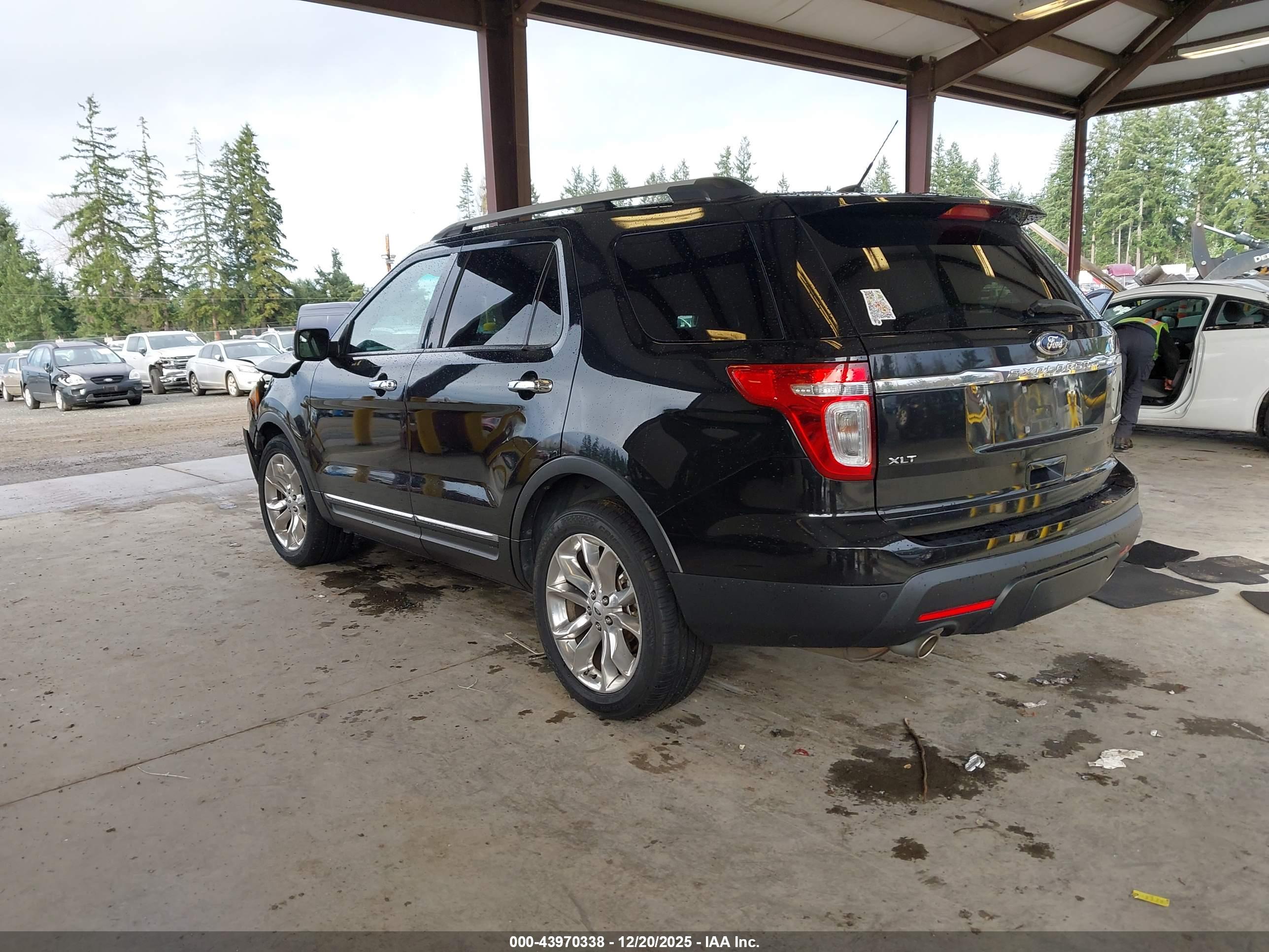 FORD EXPLORER image 3