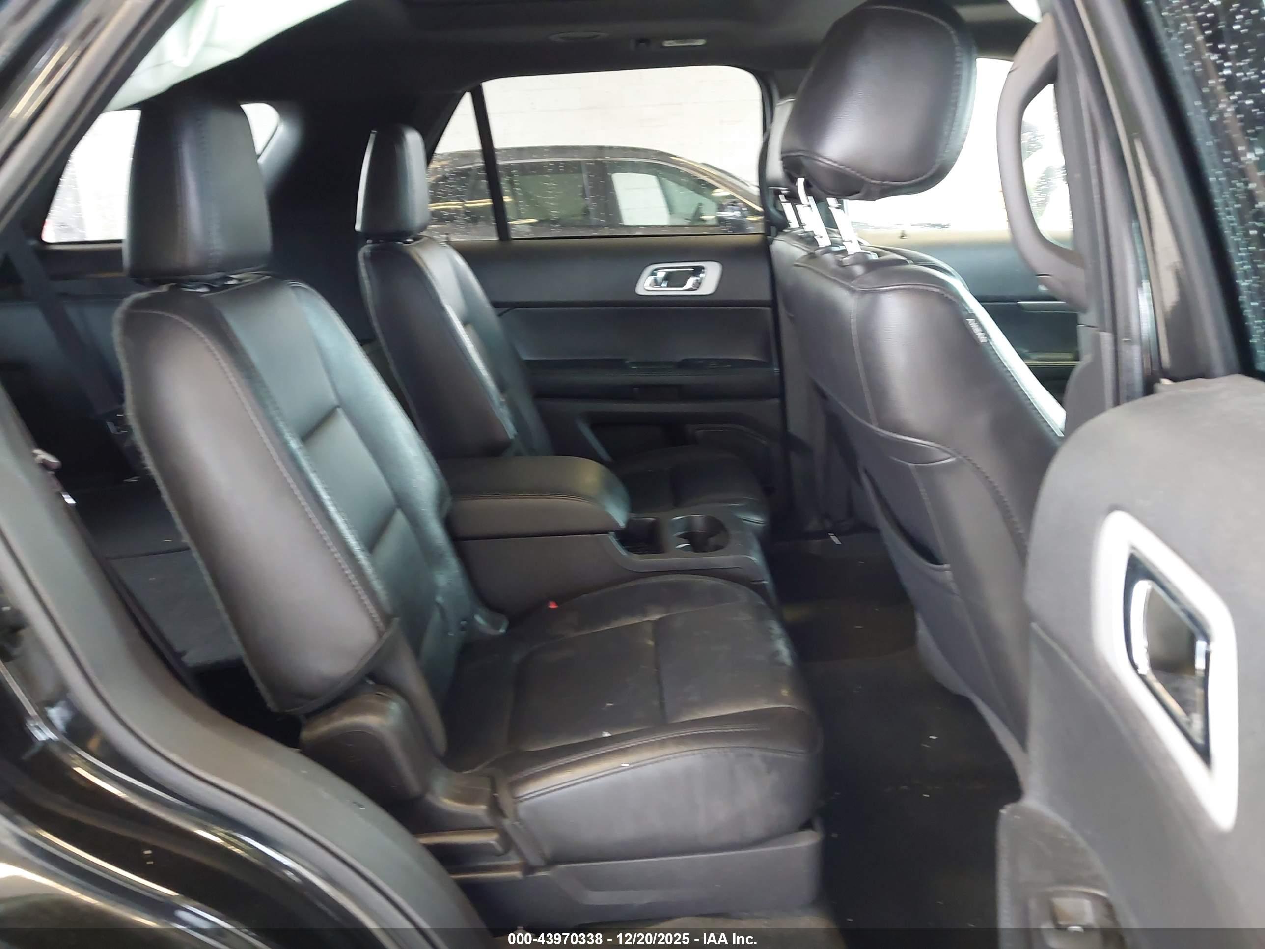 FORD EXPLORER image 8