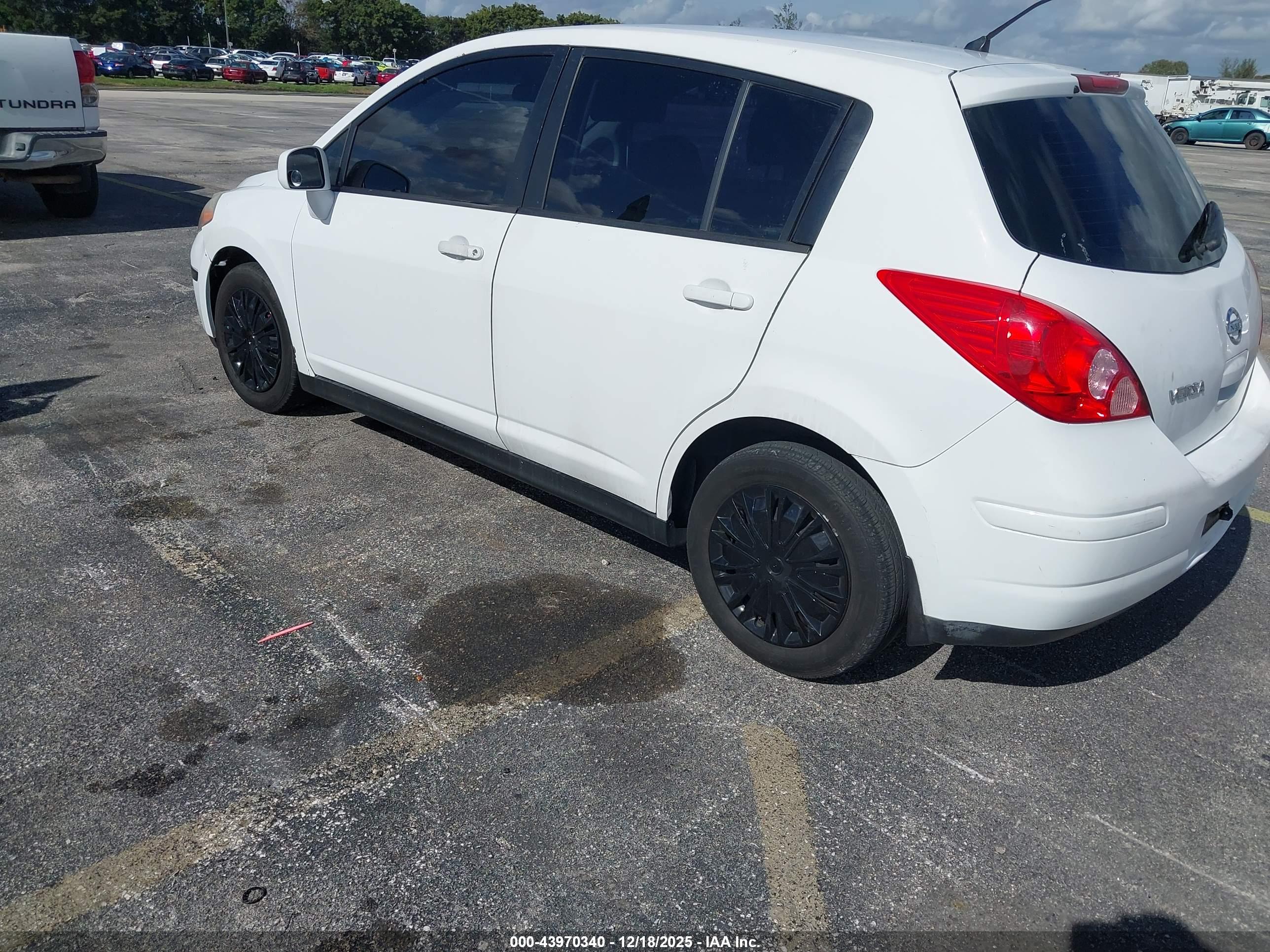 NISSAN VERSA image 3