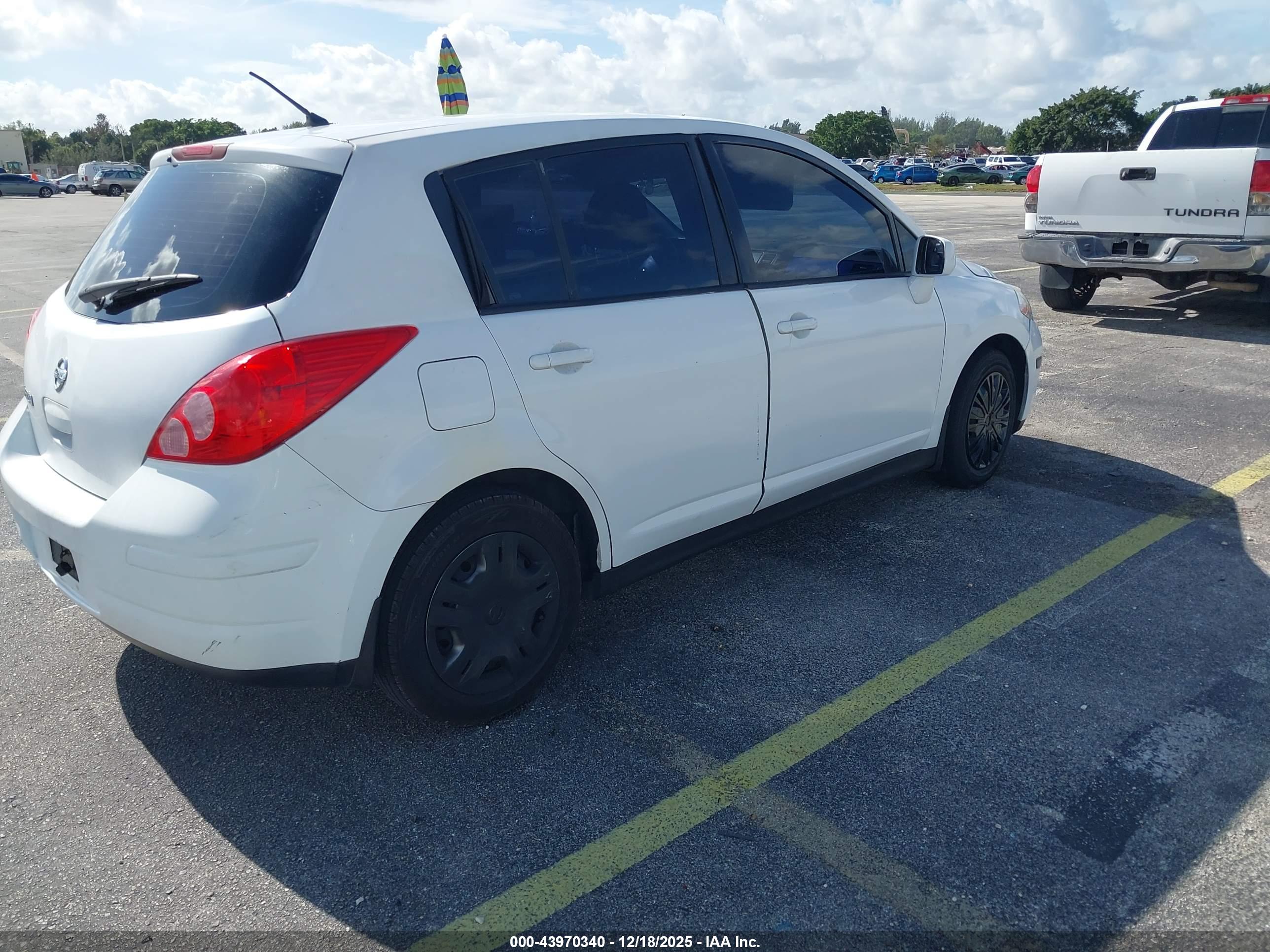 NISSAN VERSA image 4