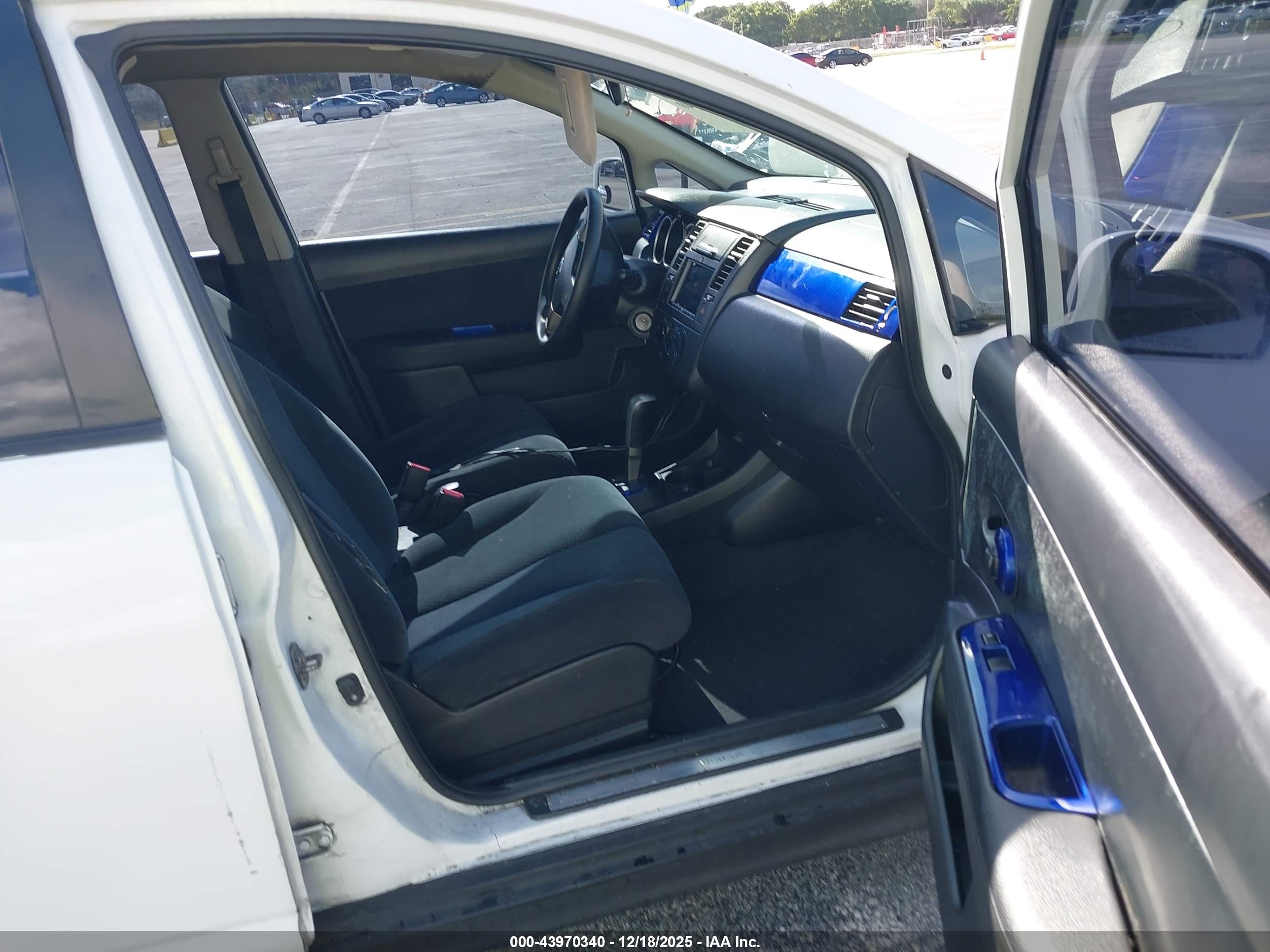 NISSAN VERSA image 5