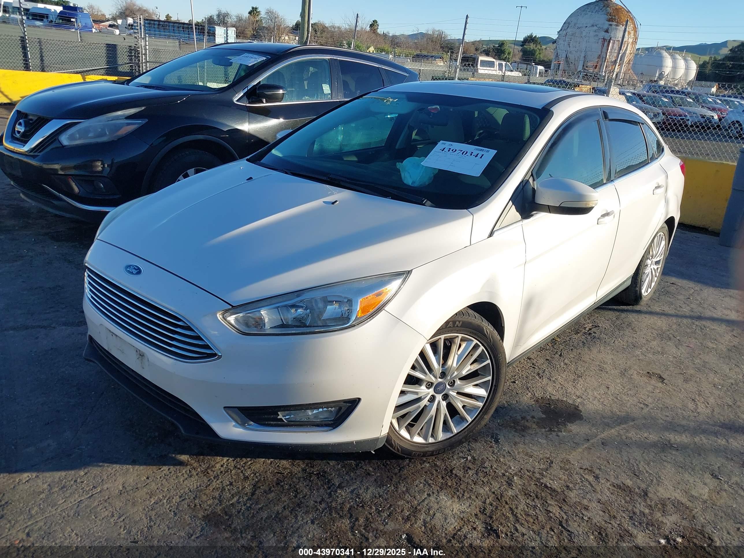 FORD FOCUS image 2