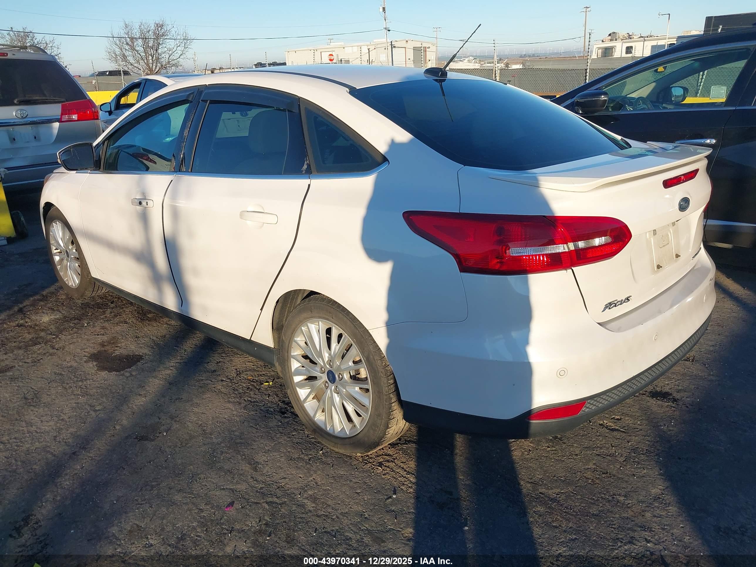 FORD FOCUS image 3