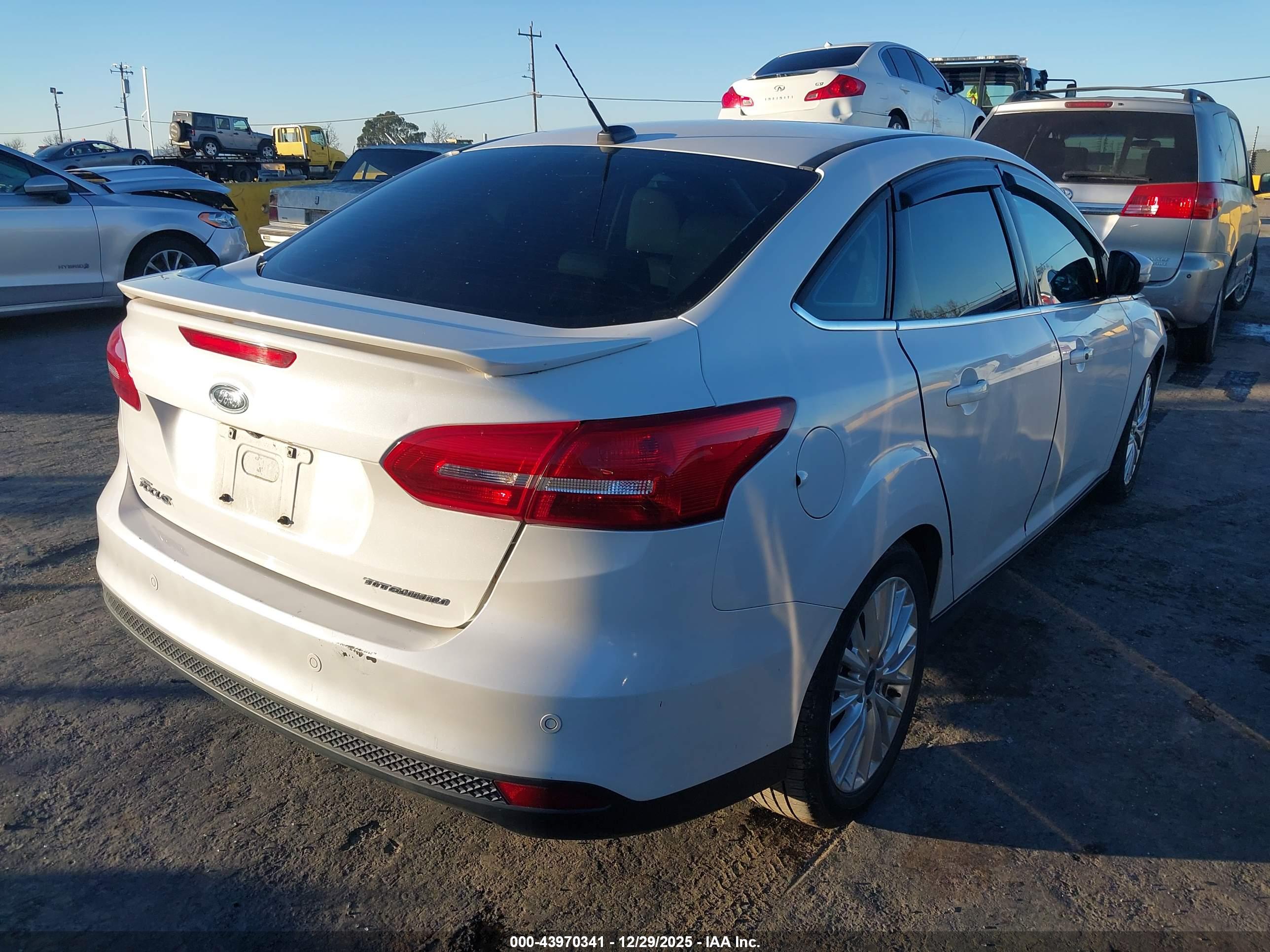 FORD FOCUS image 4