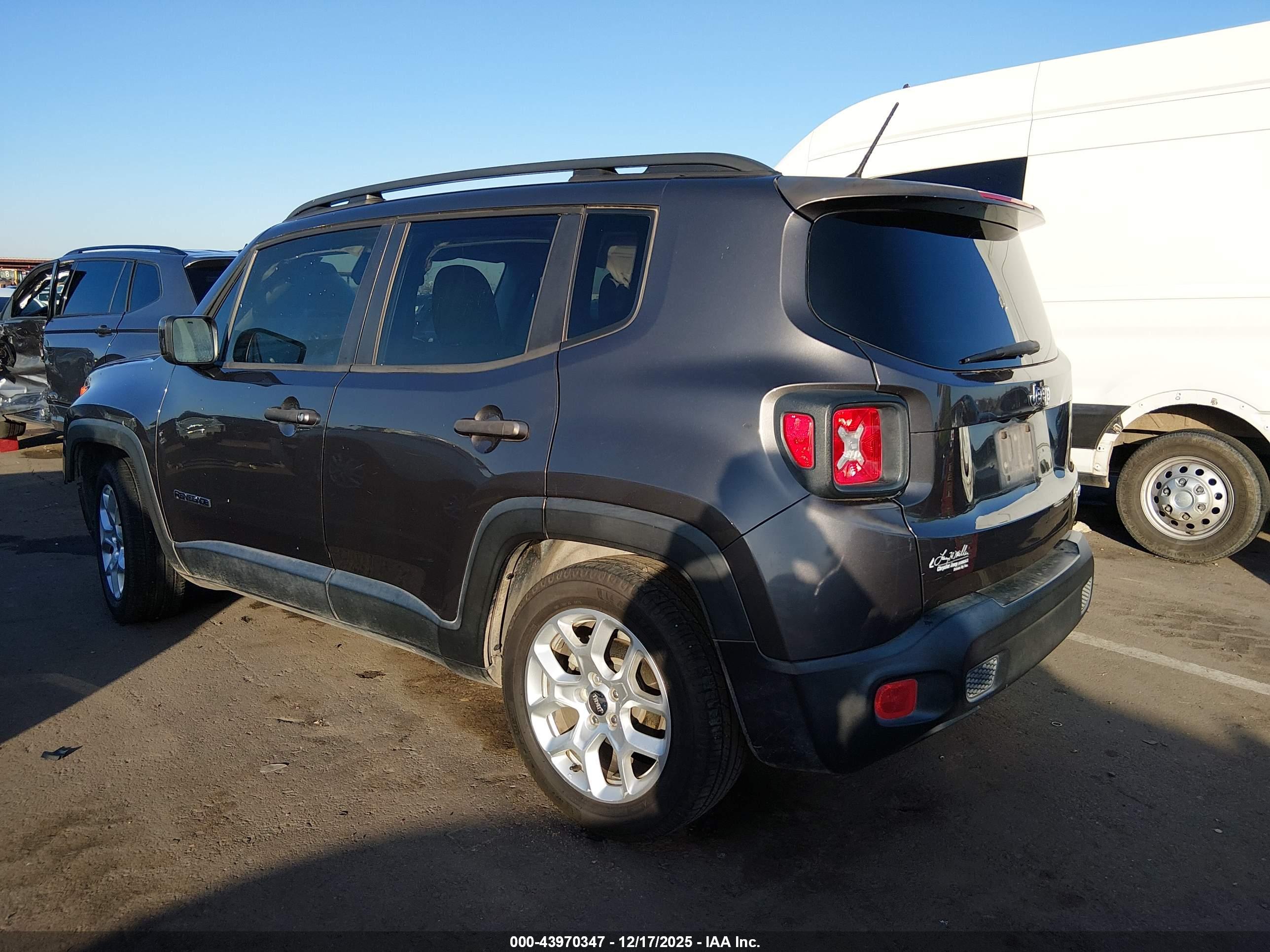 JEEP RENEGADE image 3