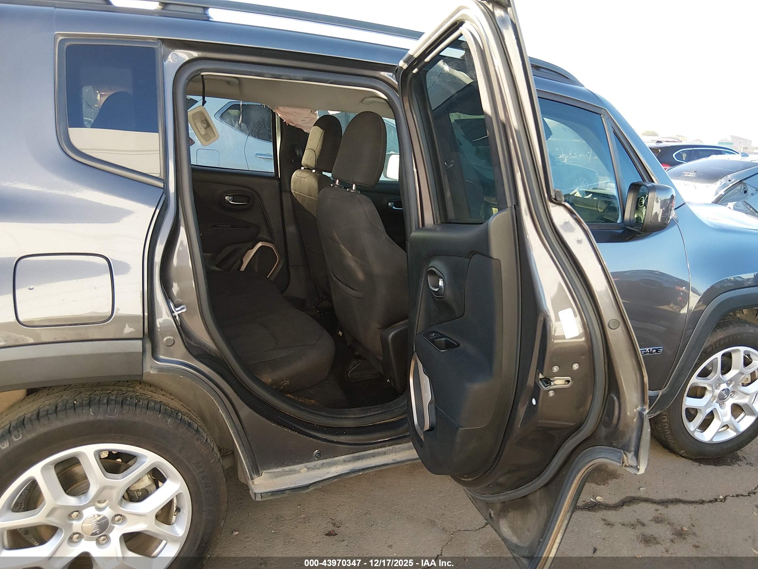 JEEP RENEGADE image 8