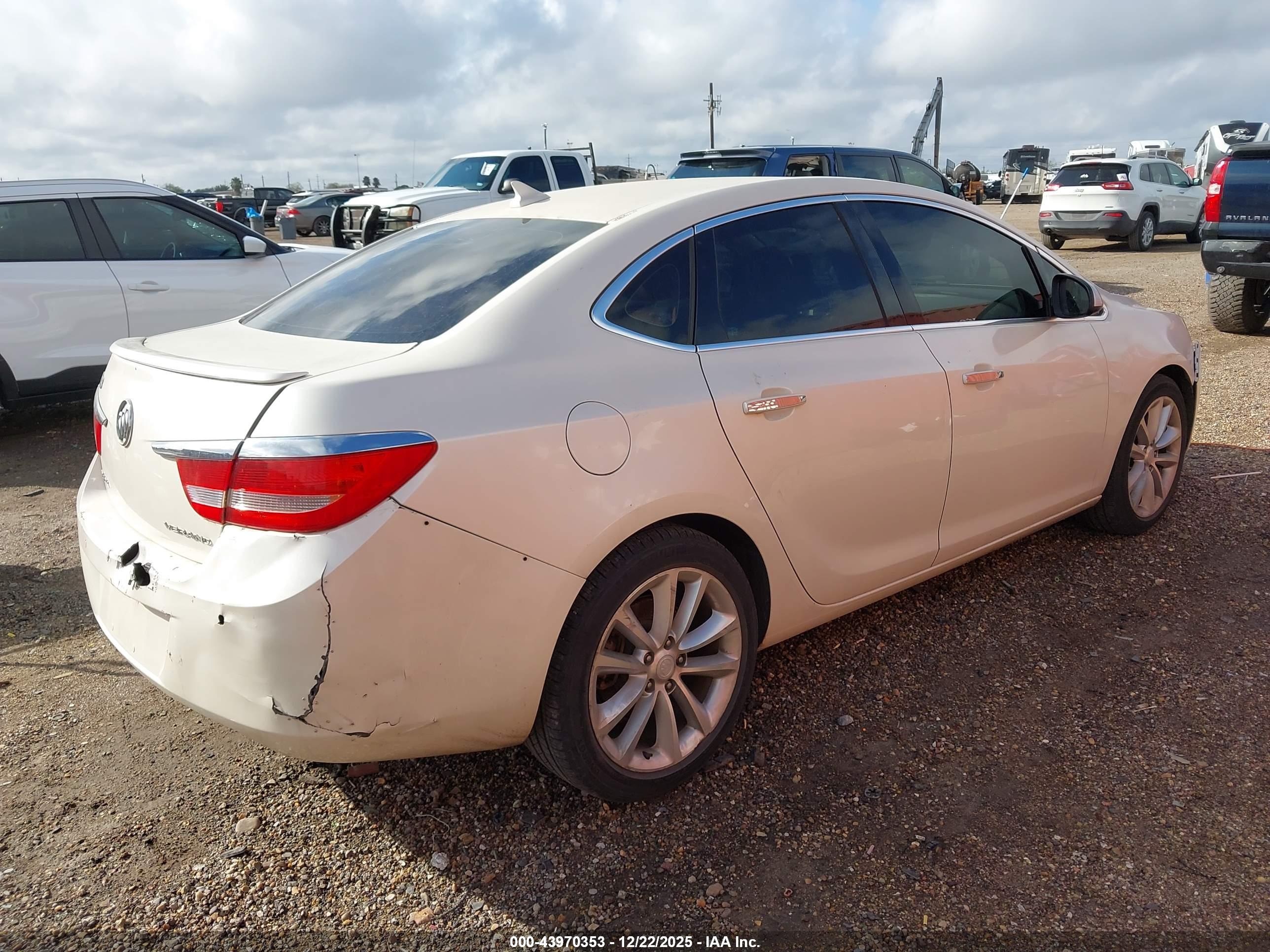 BUICK VERANO image 4