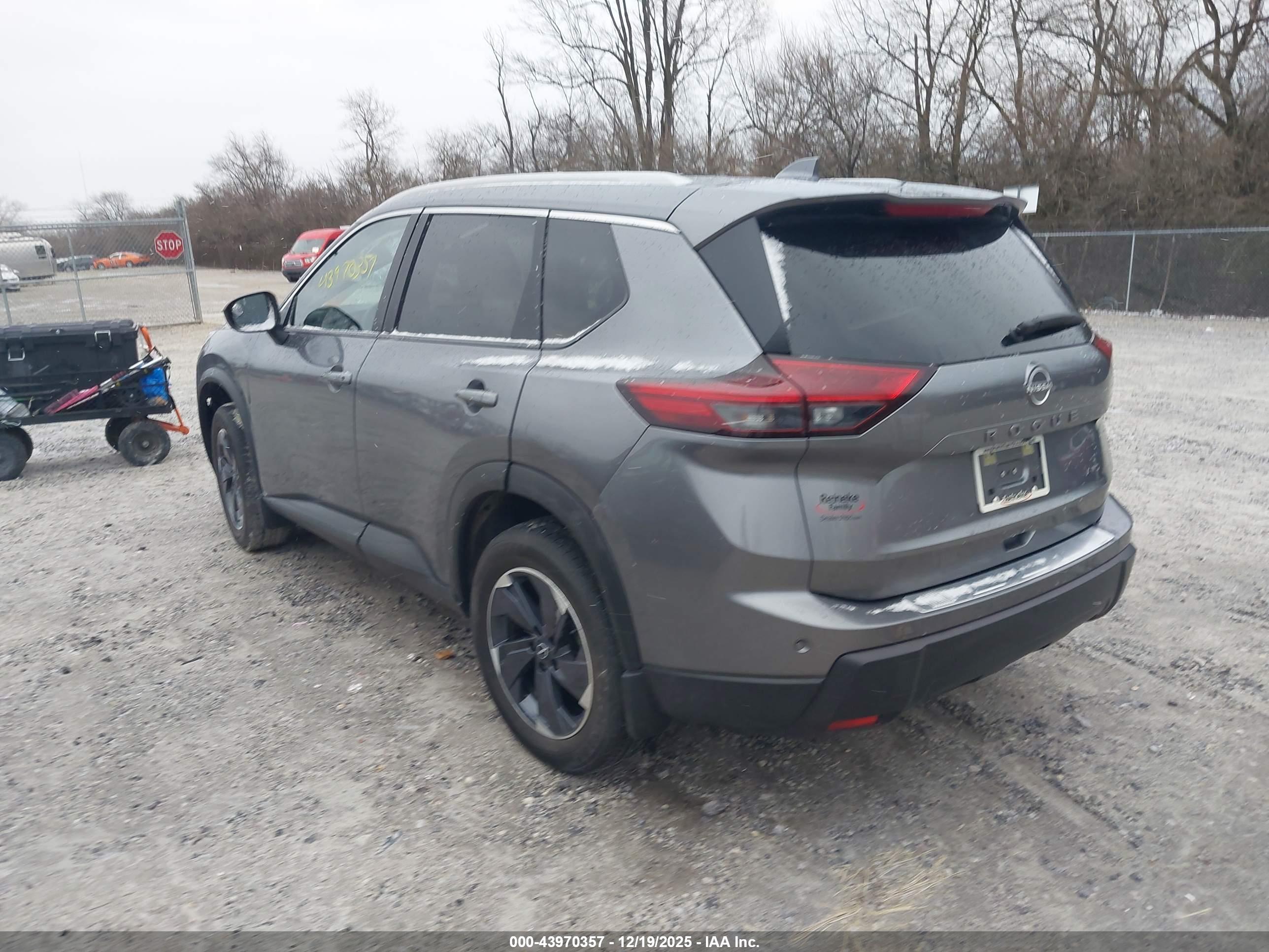 NISSAN ROGUE image 3