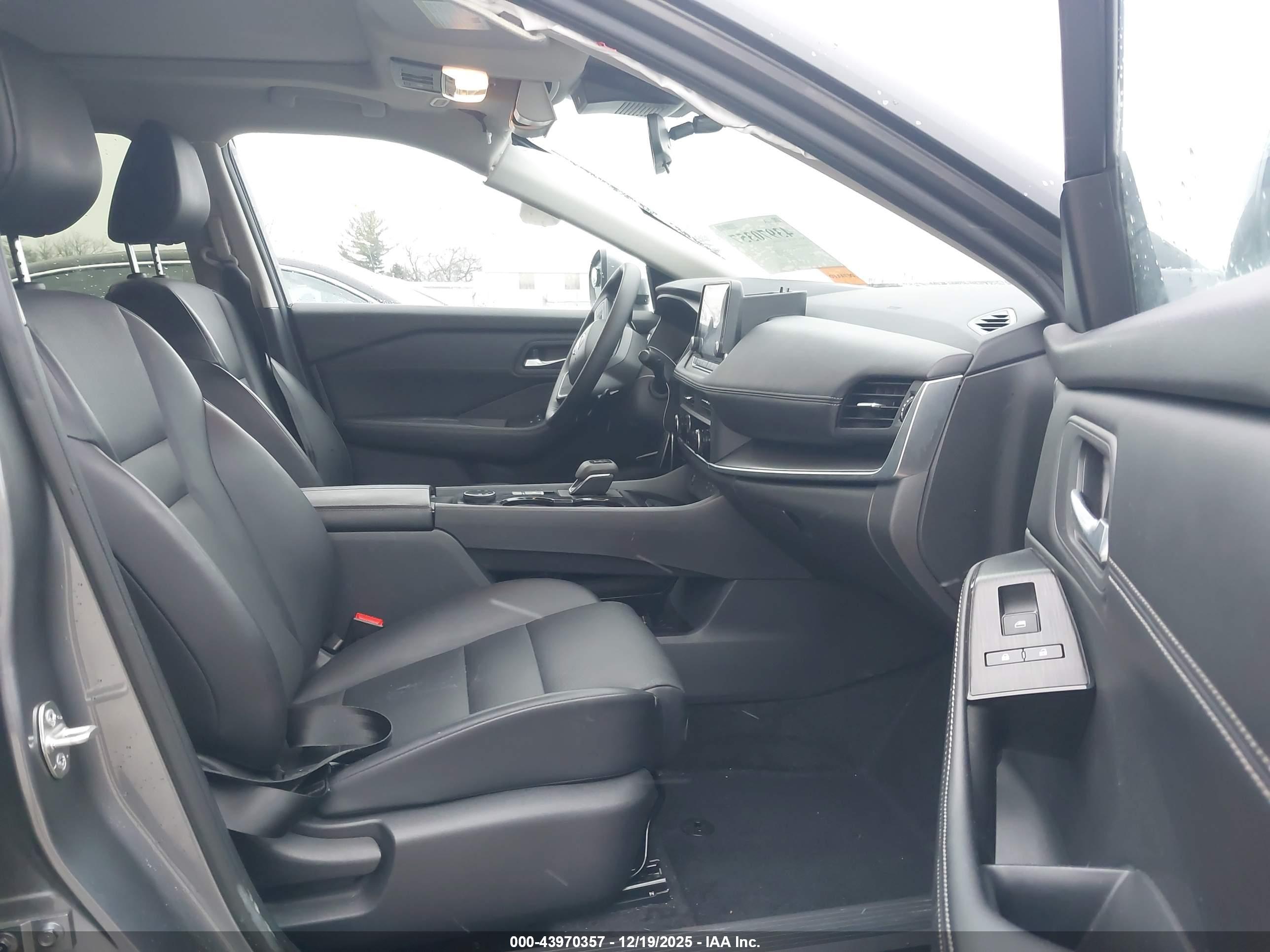 NISSAN ROGUE image 5
