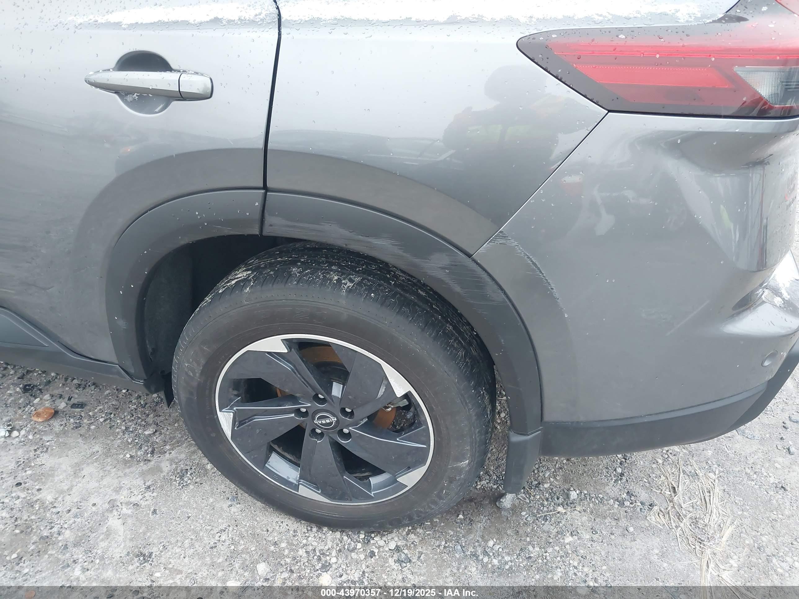 NISSAN ROGUE image 6