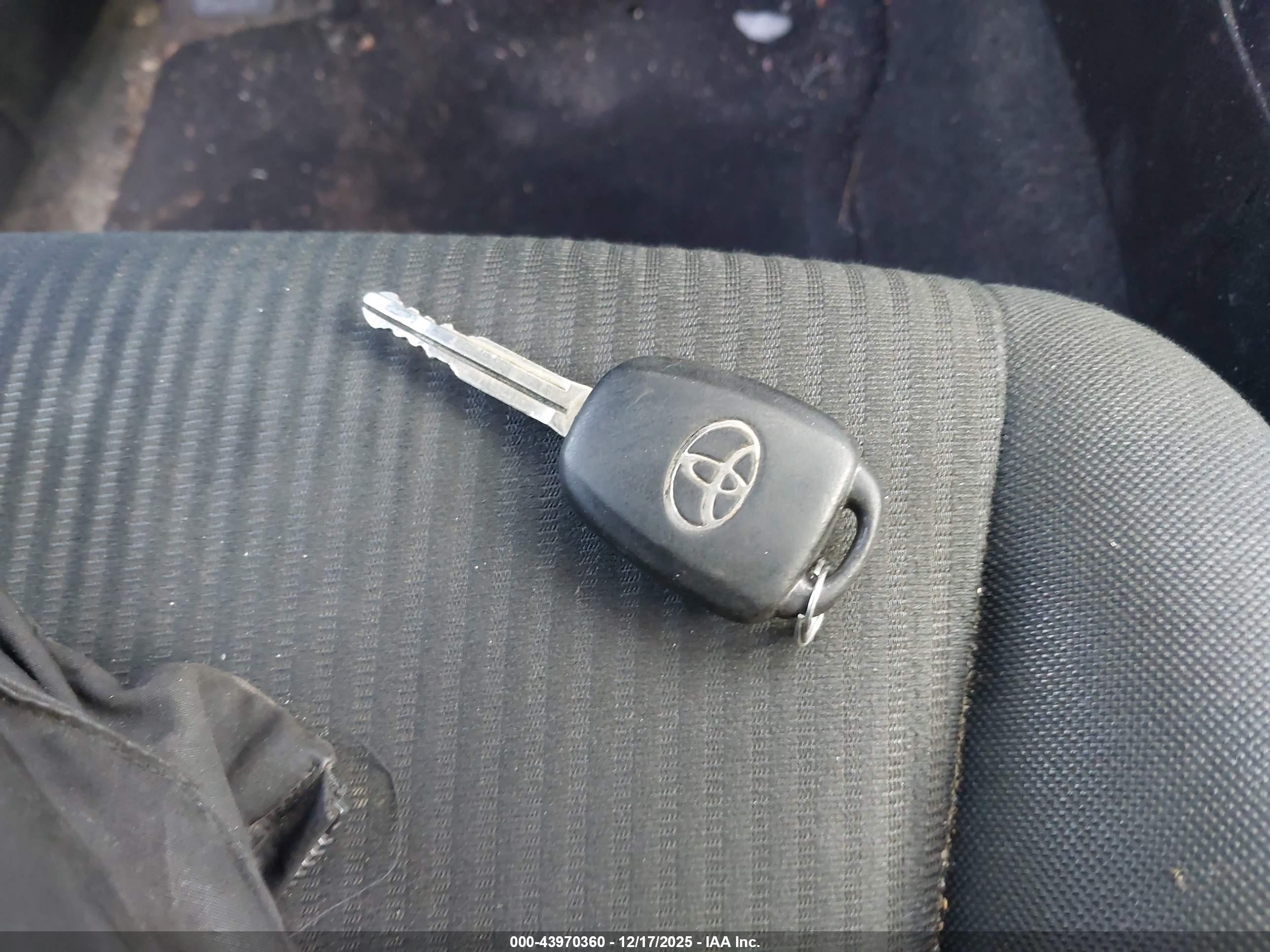TOYOTA RAV4 image 11