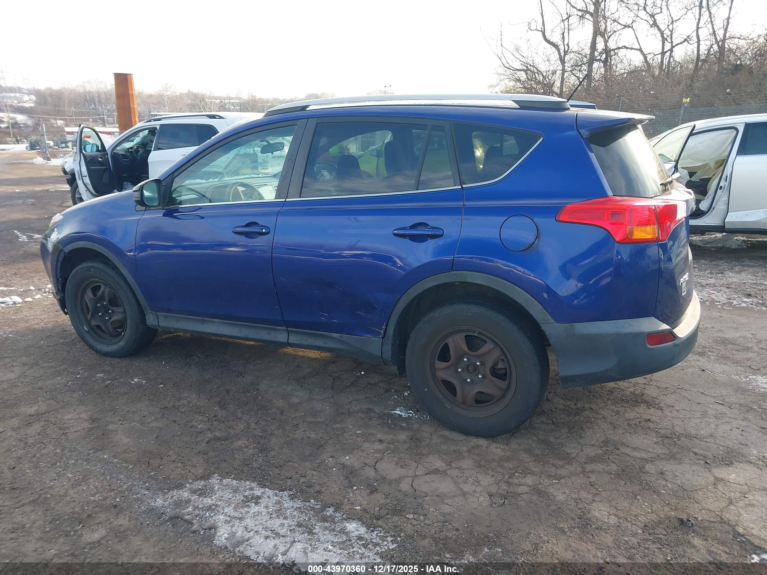TOYOTA RAV4 image 3