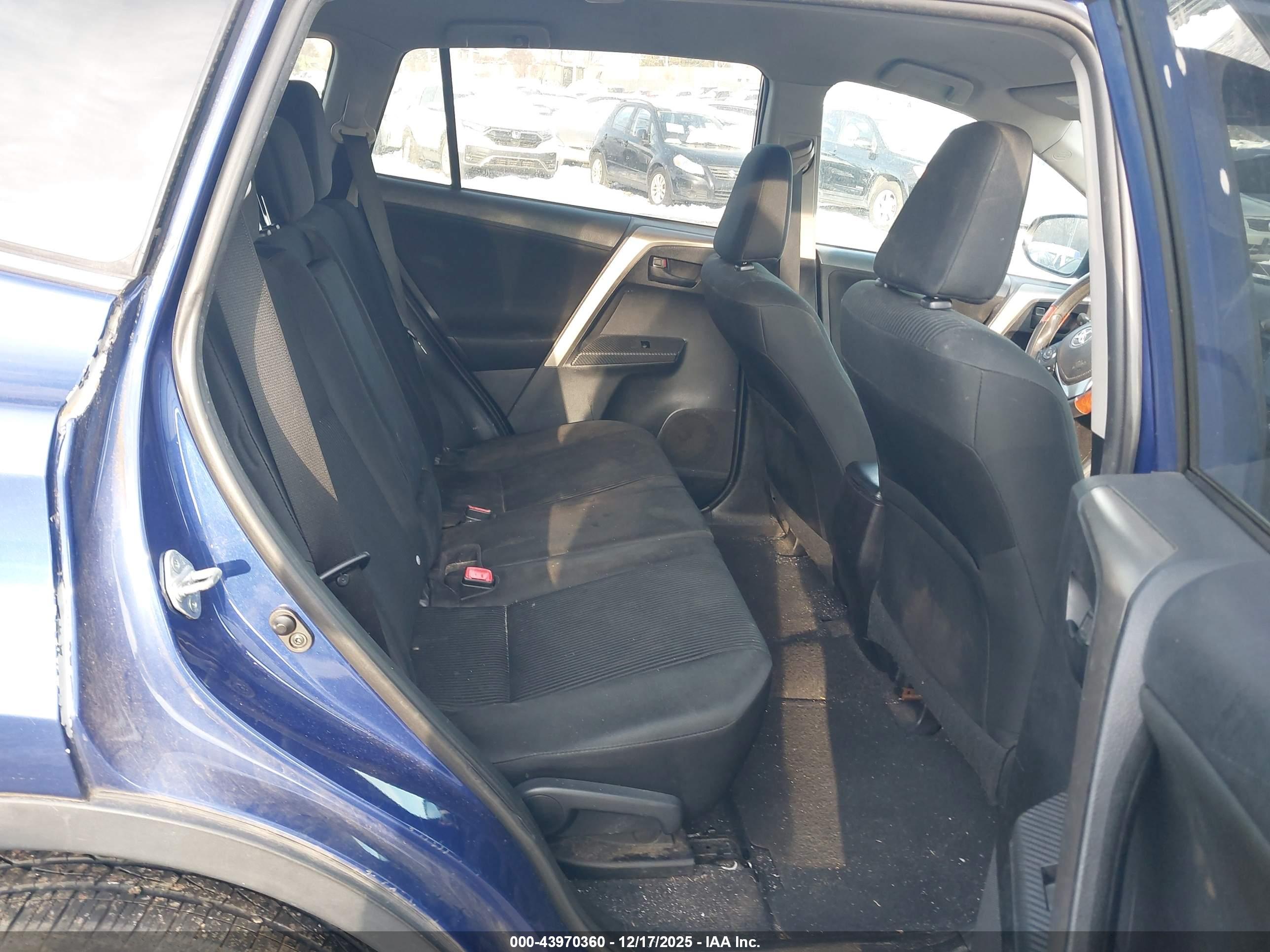 TOYOTA RAV4 image 8