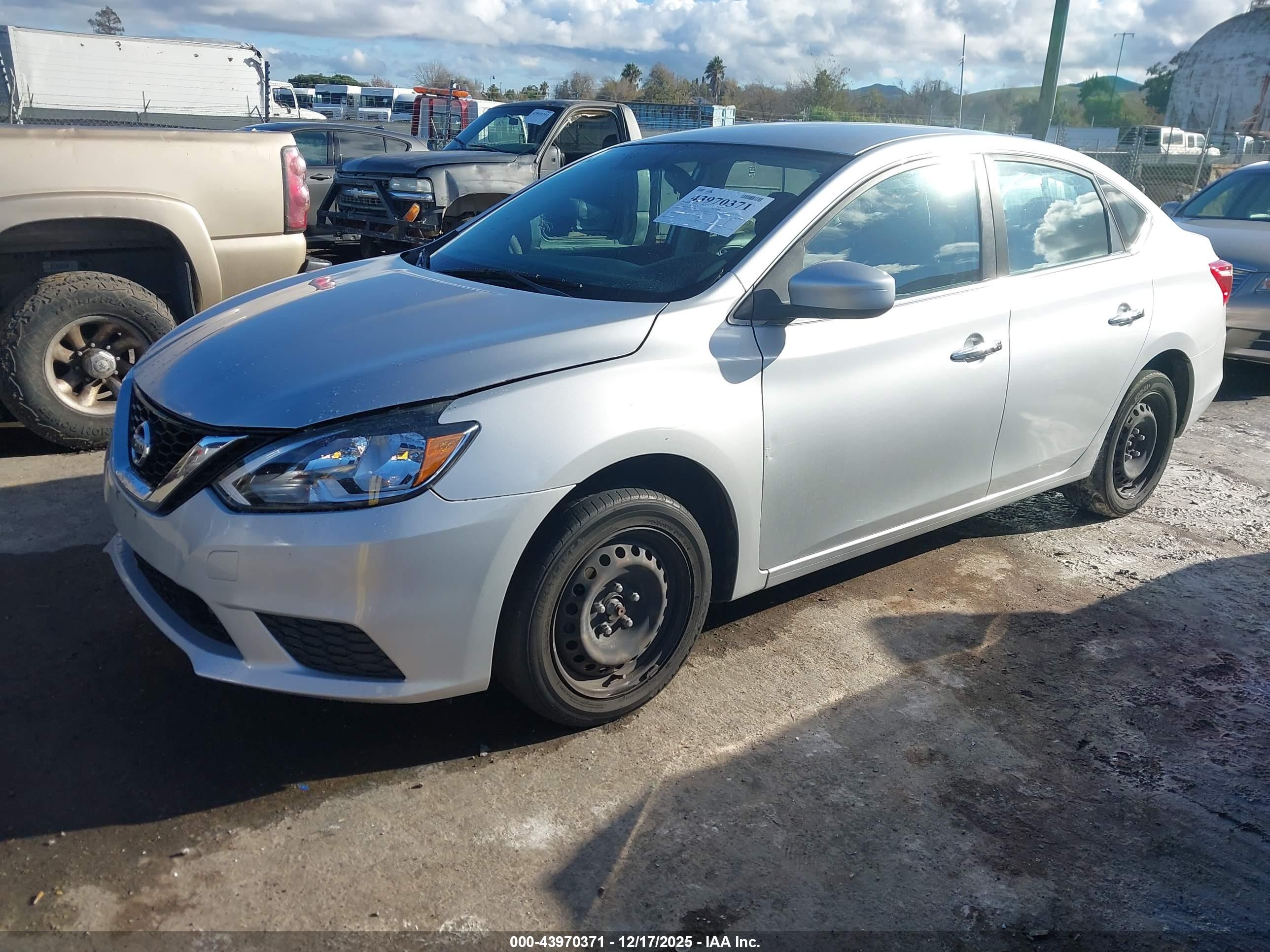 NISSAN SENTRA image 2