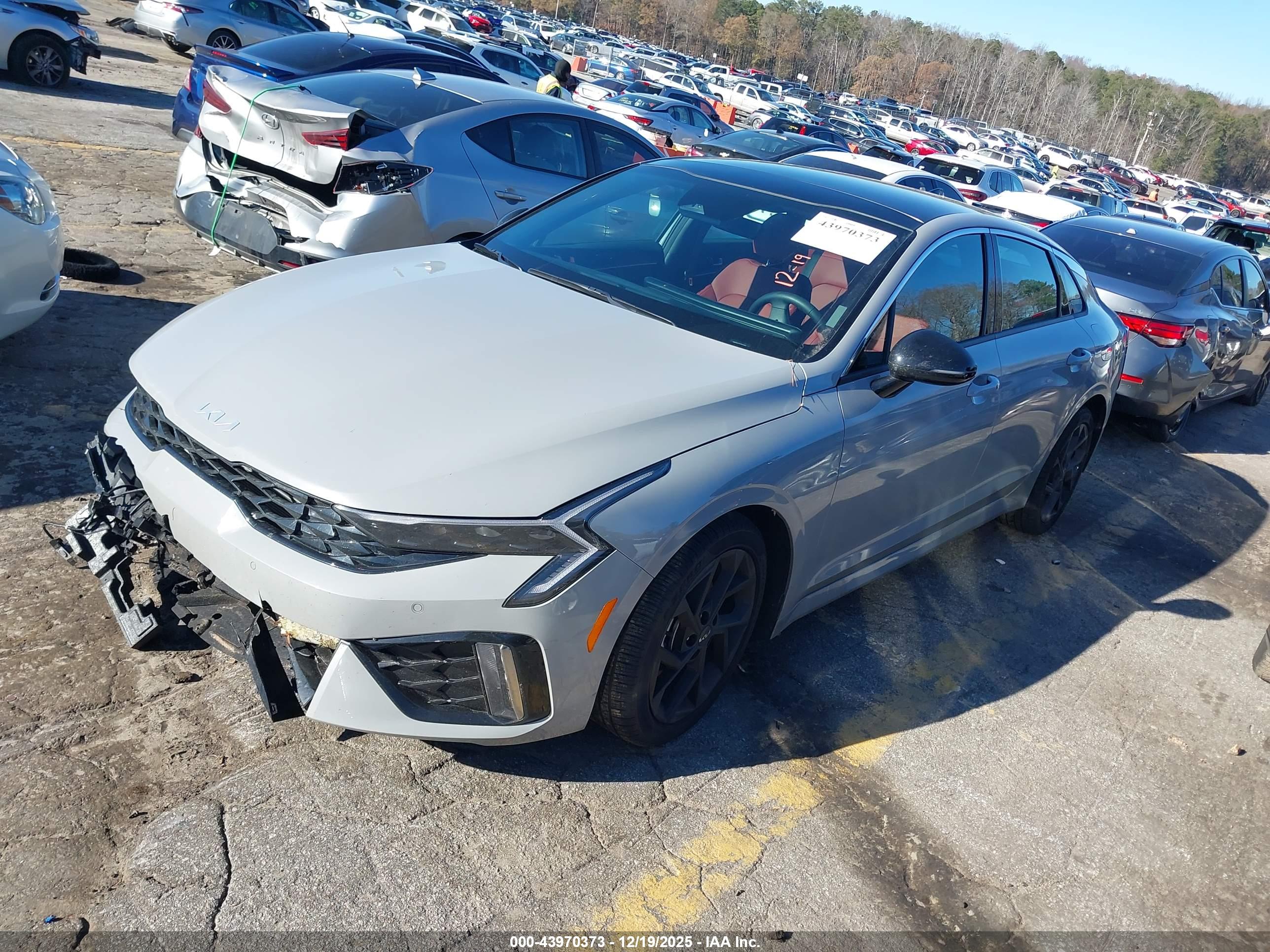 KIA K5 image 2