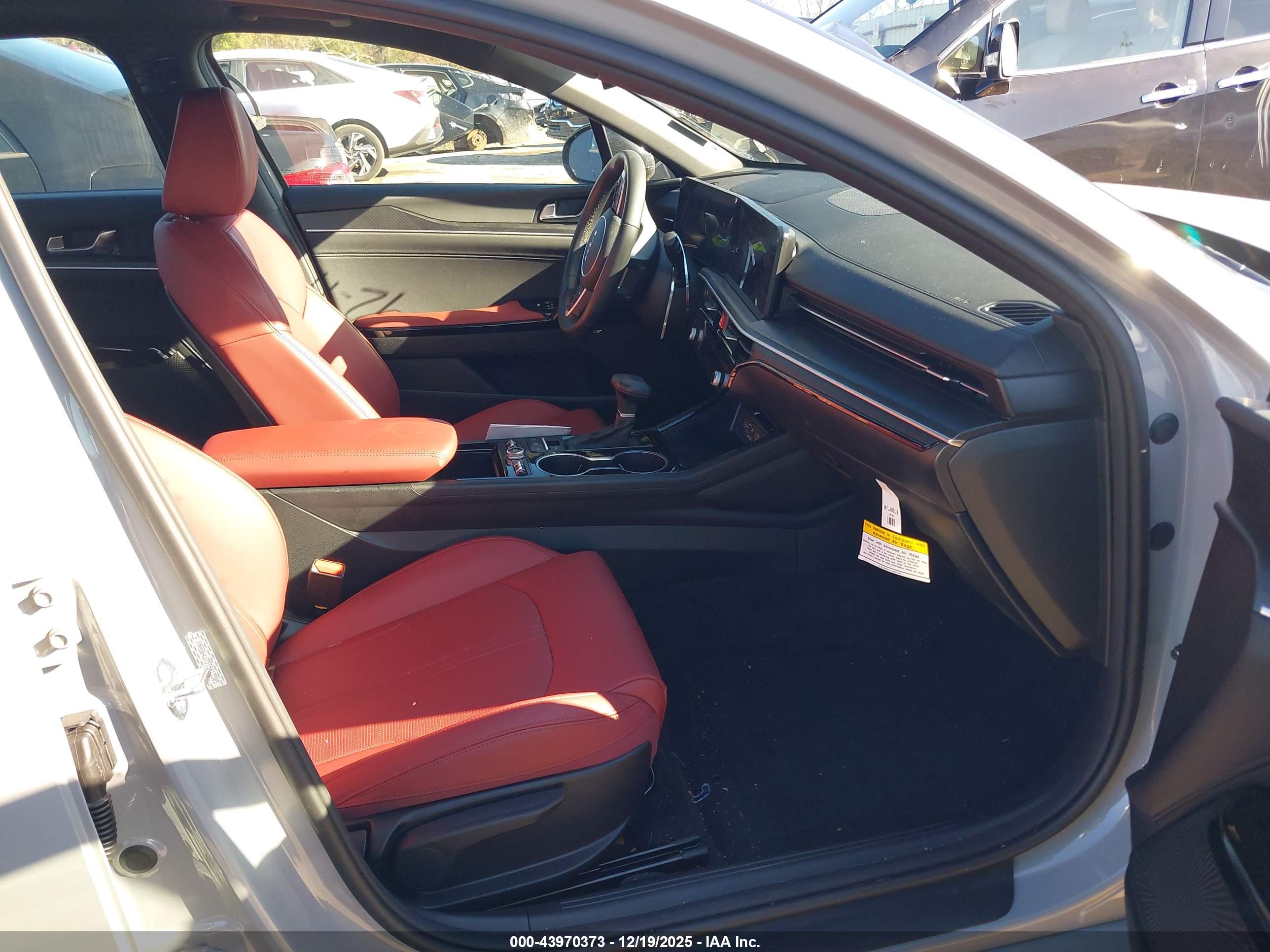 KIA K5 image 5