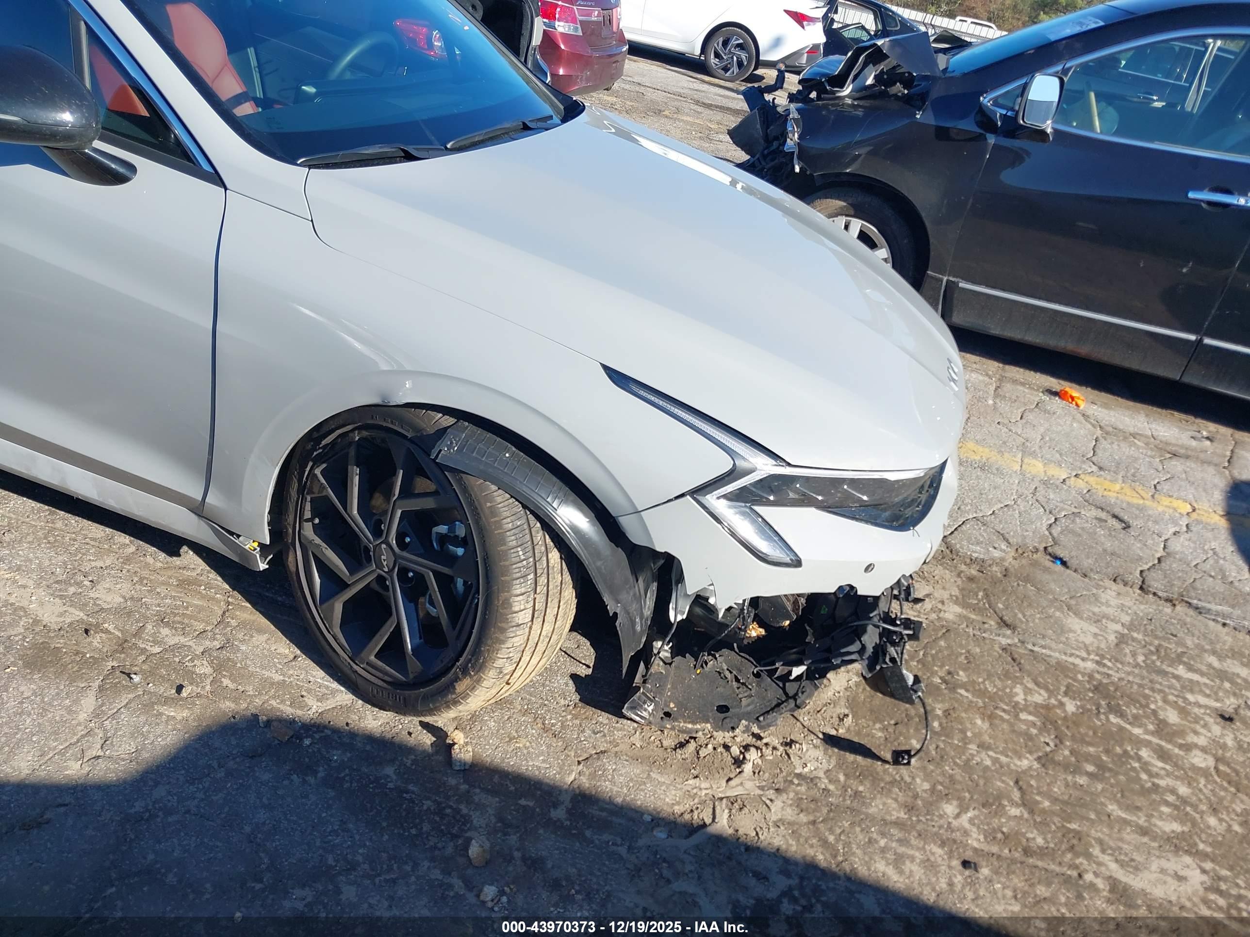 KIA K5 image 6