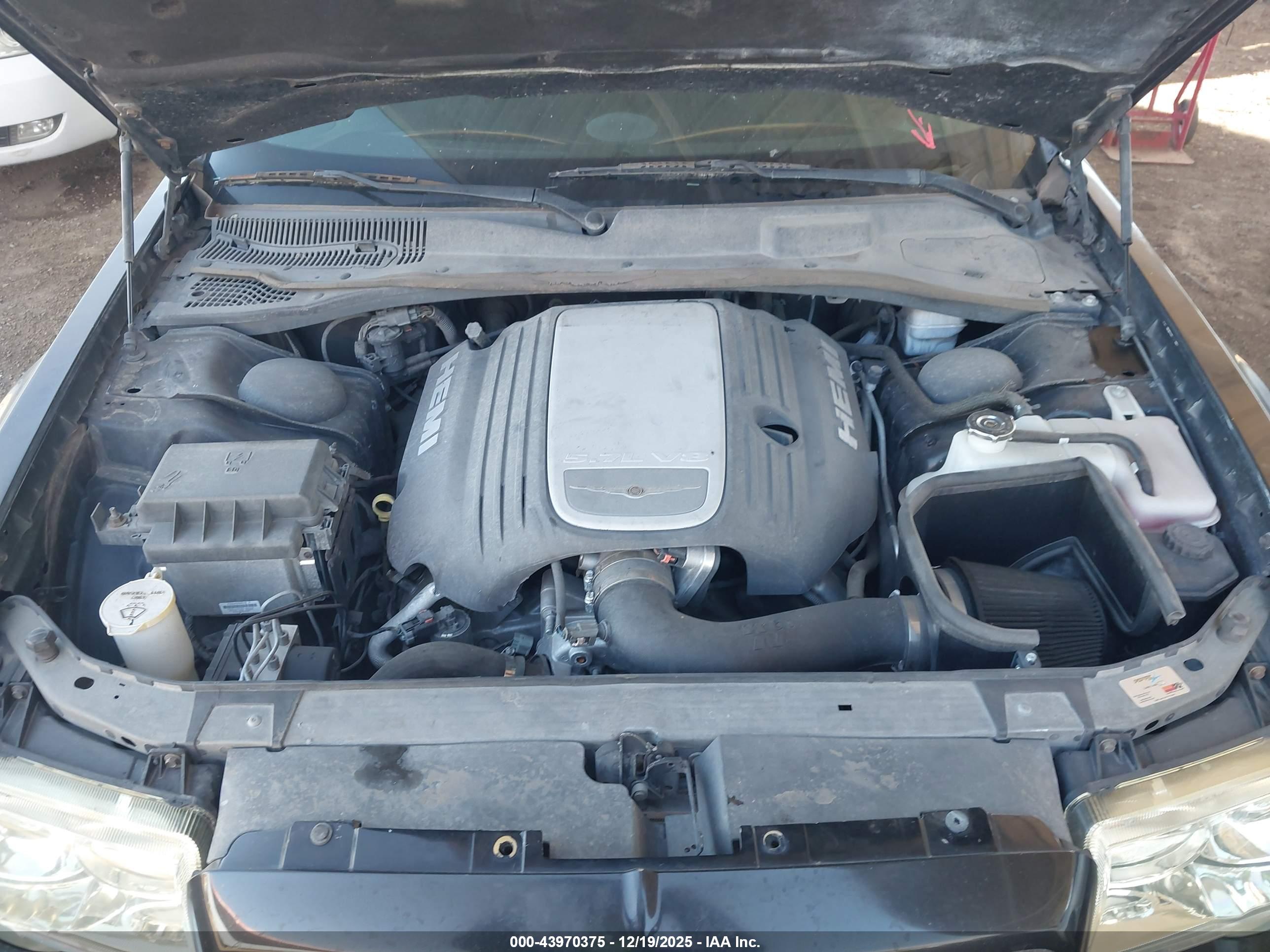 CHRYSLER 300C image 10