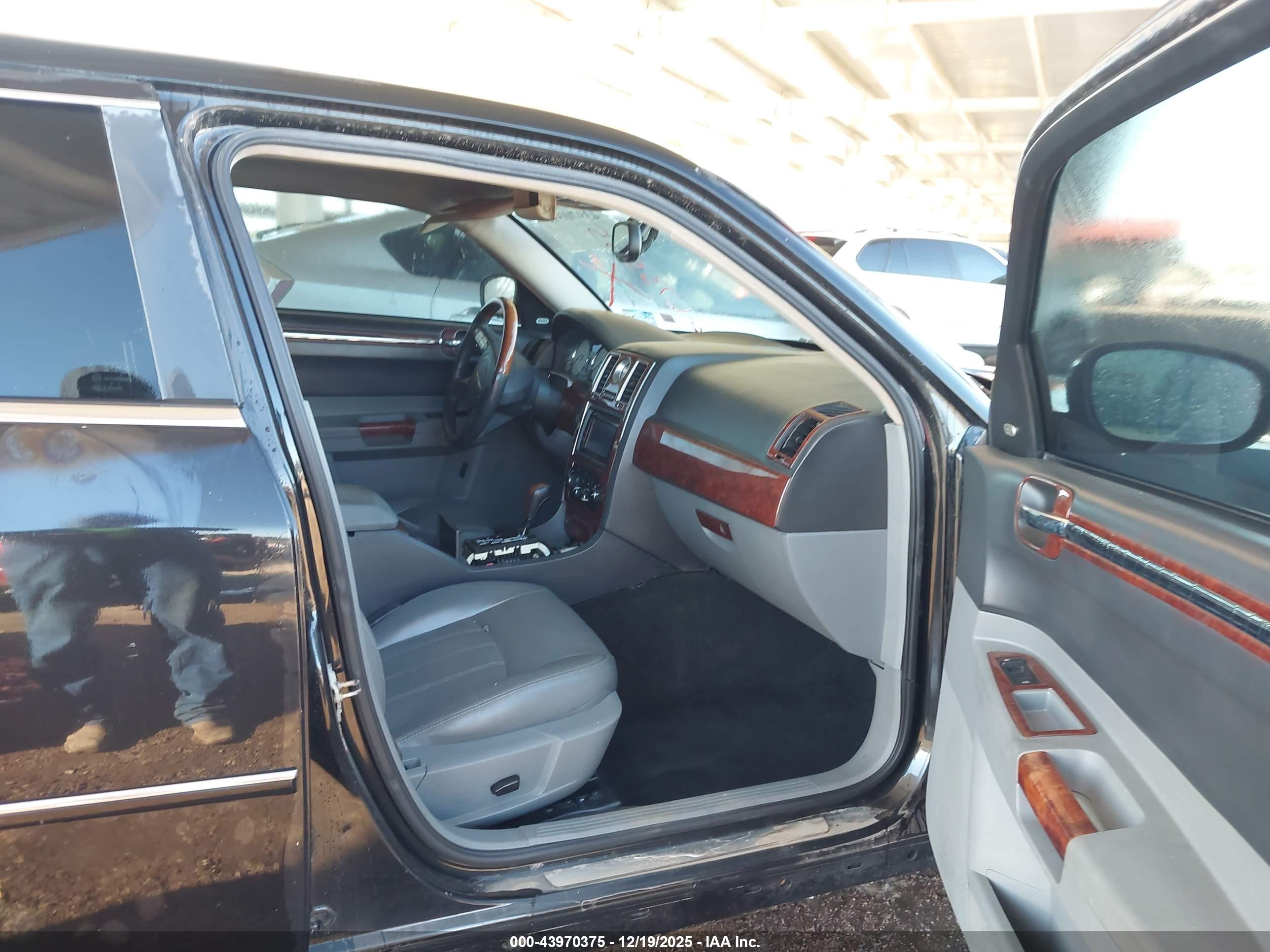 CHRYSLER 300C image 5