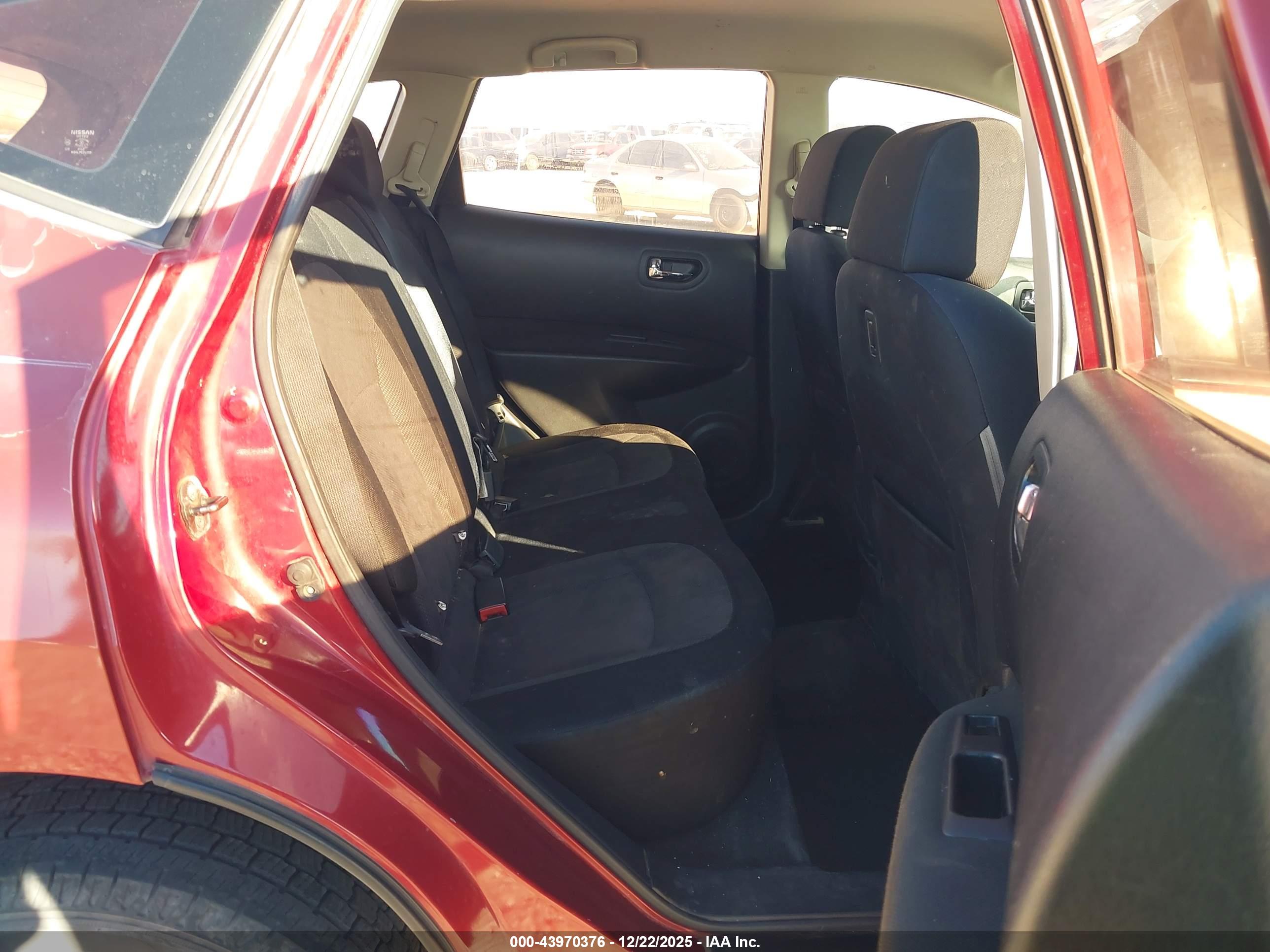 NISSAN ROGUE image 8
