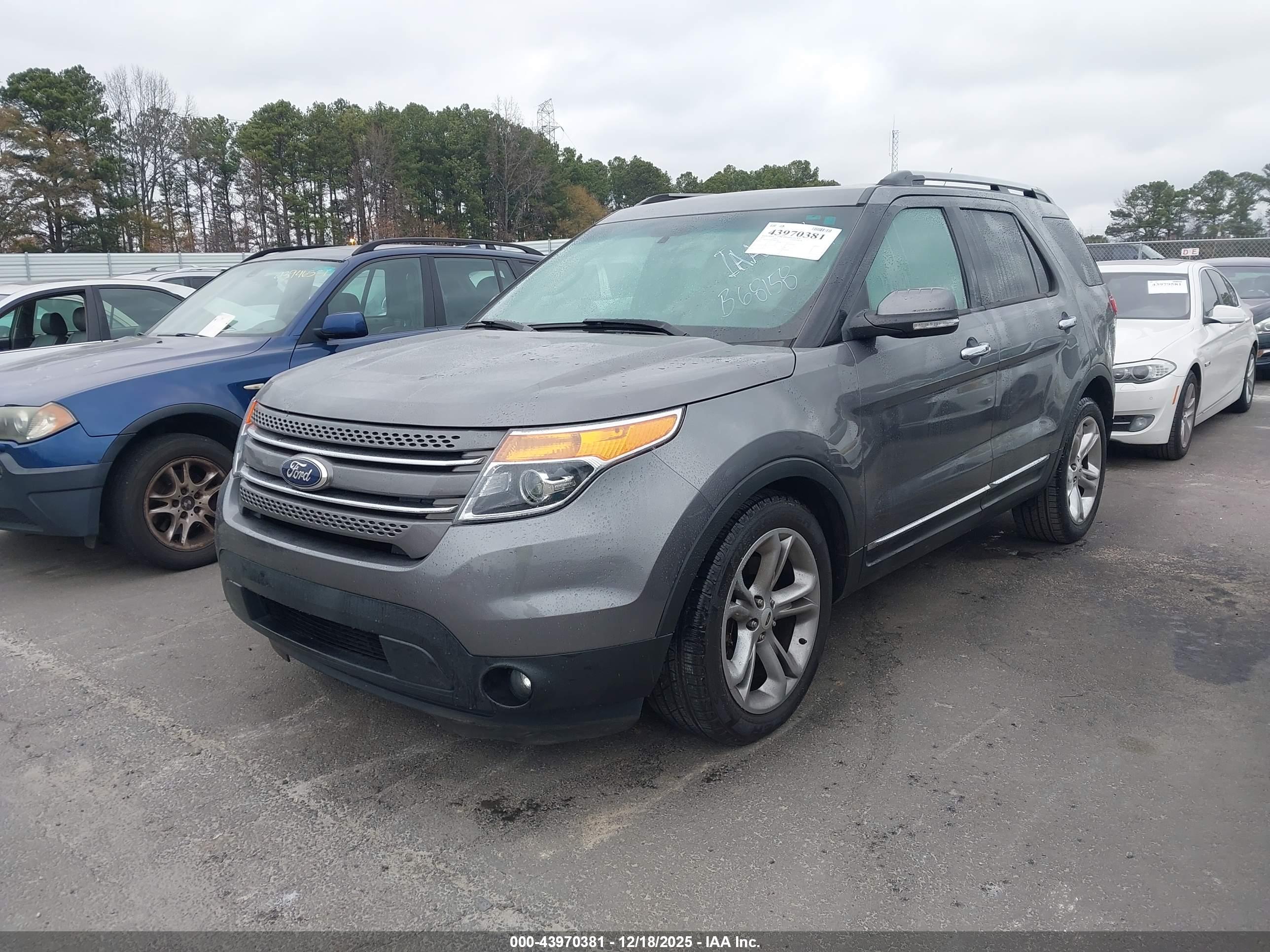 FORD EXPLORER image 2