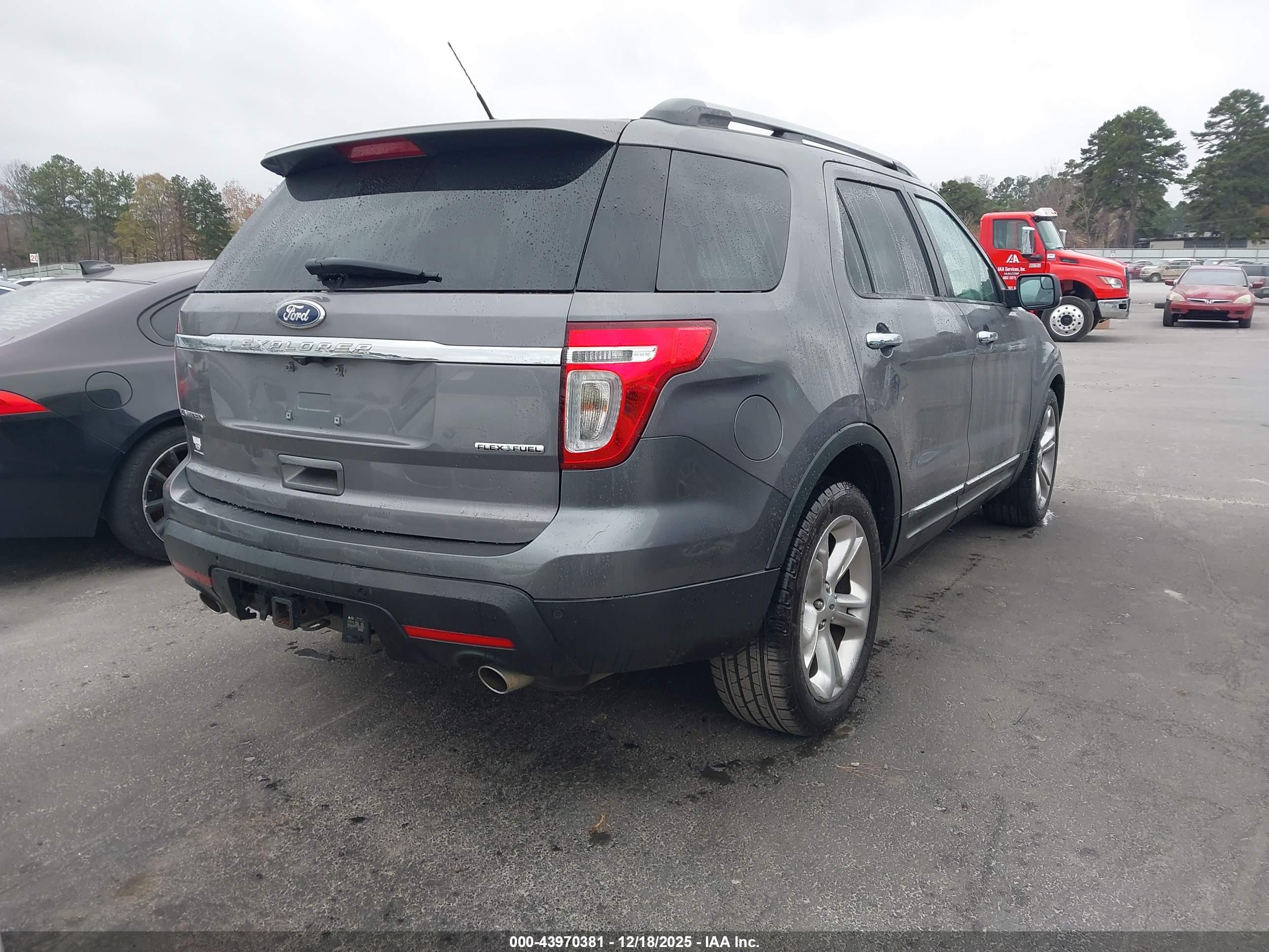 FORD EXPLORER image 4