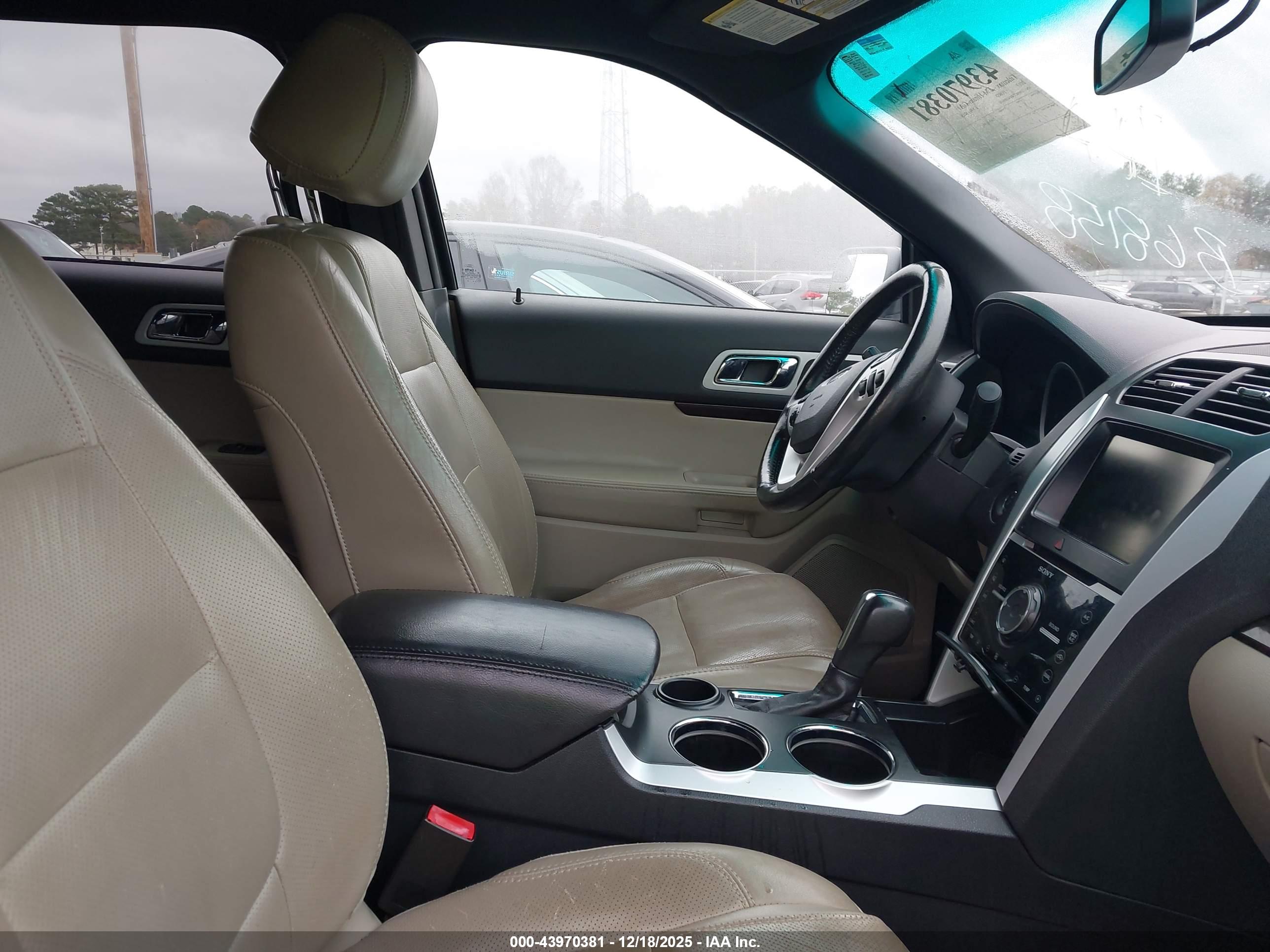 FORD EXPLORER image 5
