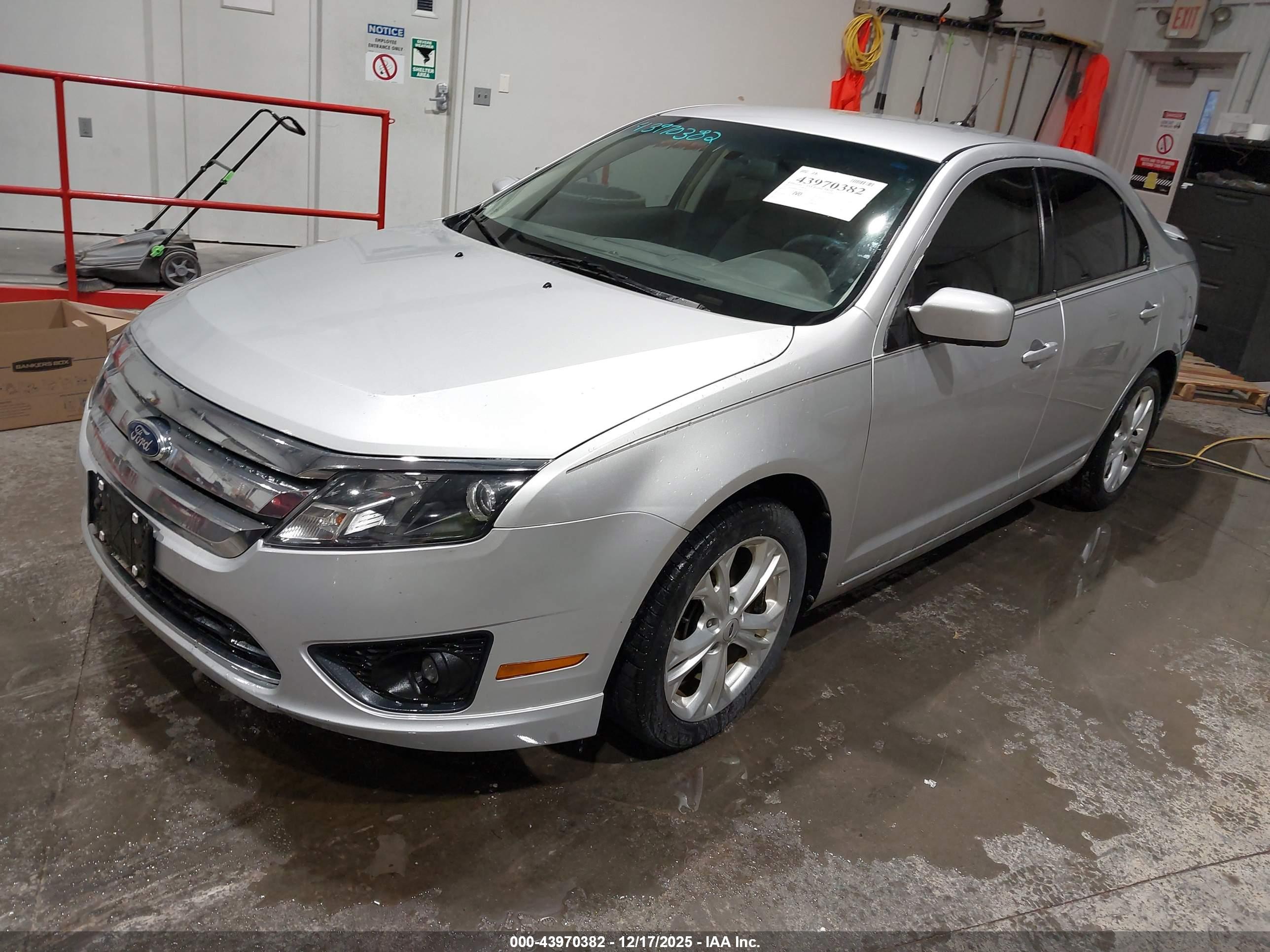 FORD FUSION image 2