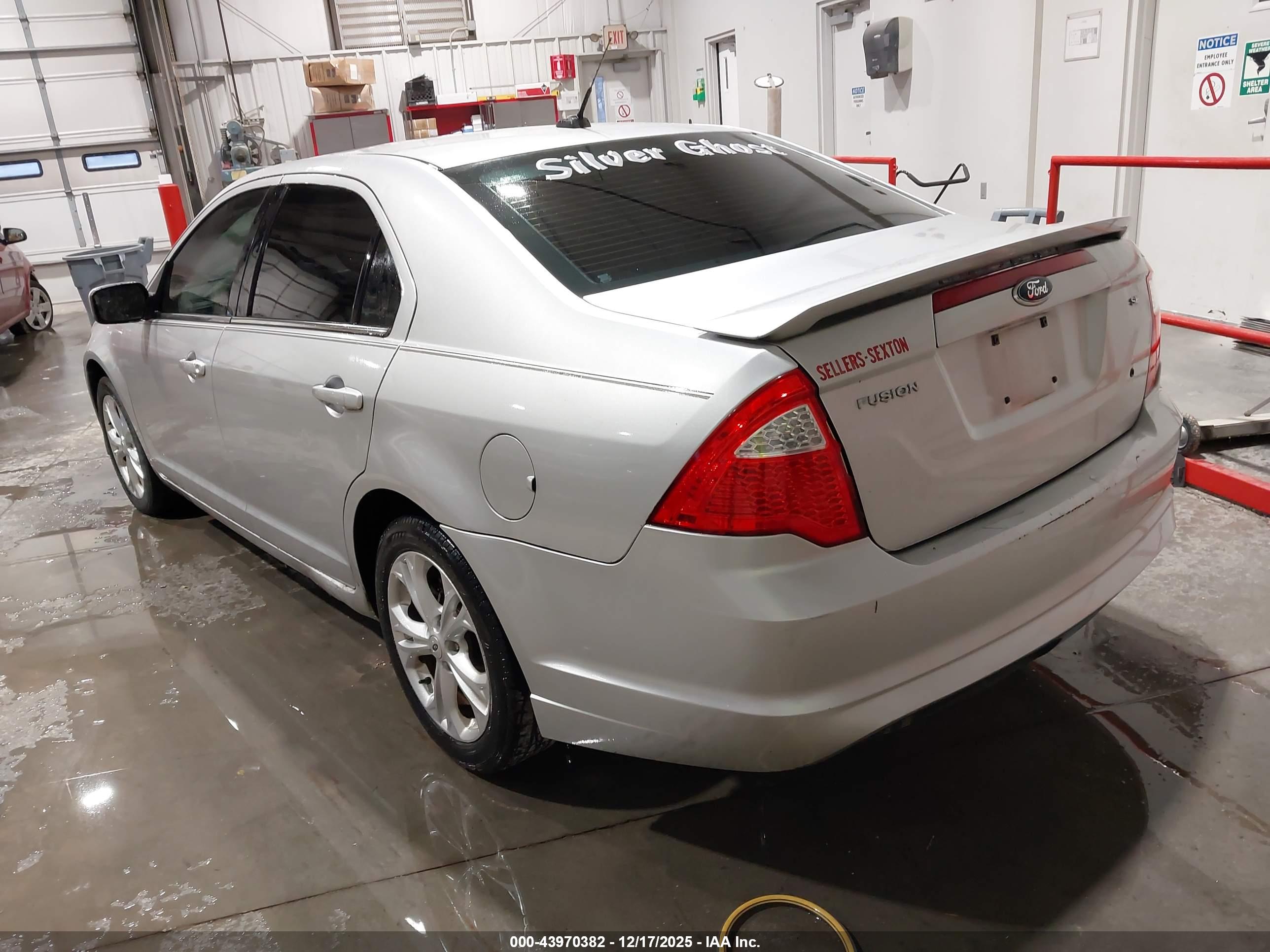 FORD FUSION image 3