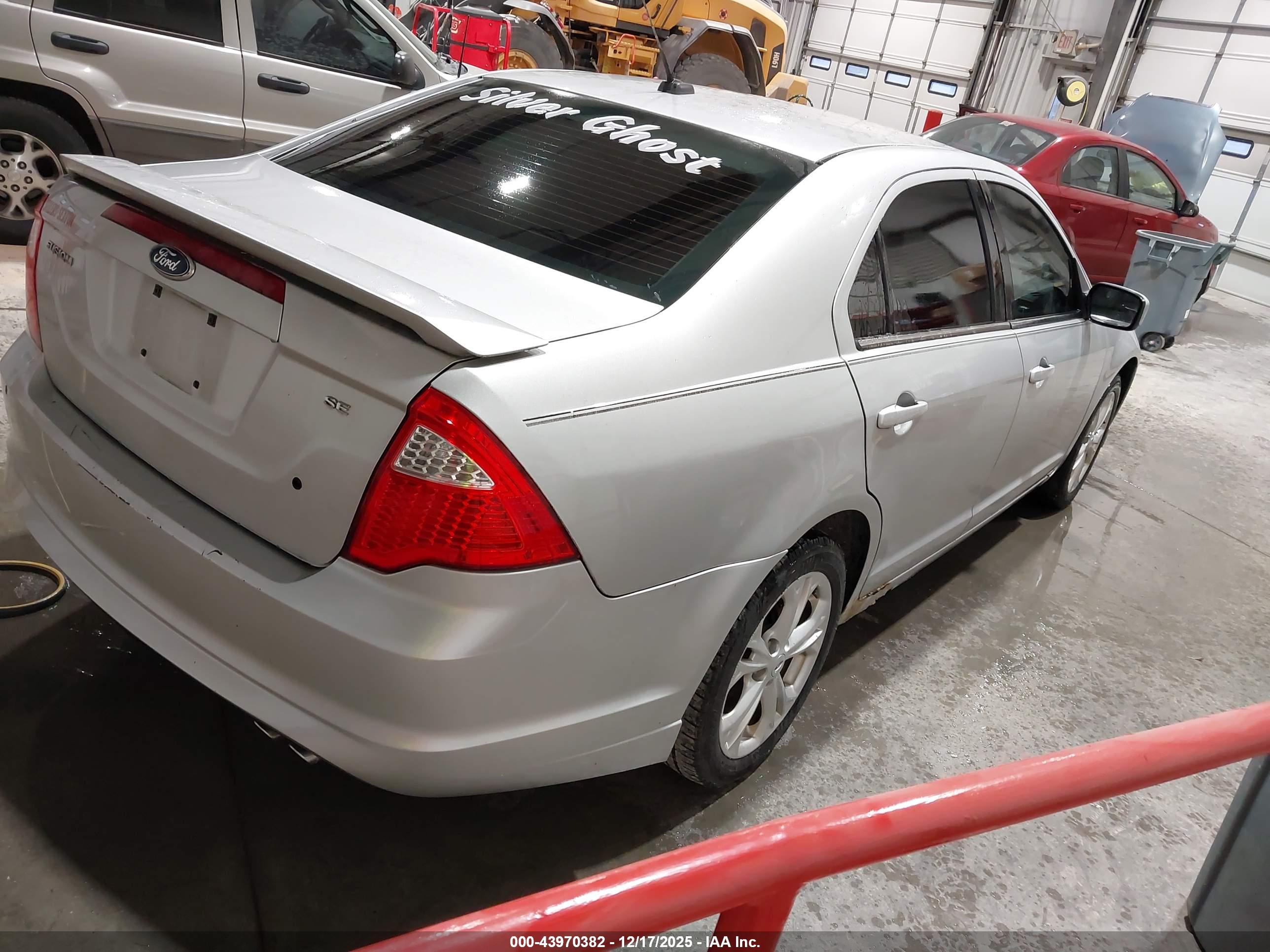 FORD FUSION image 4