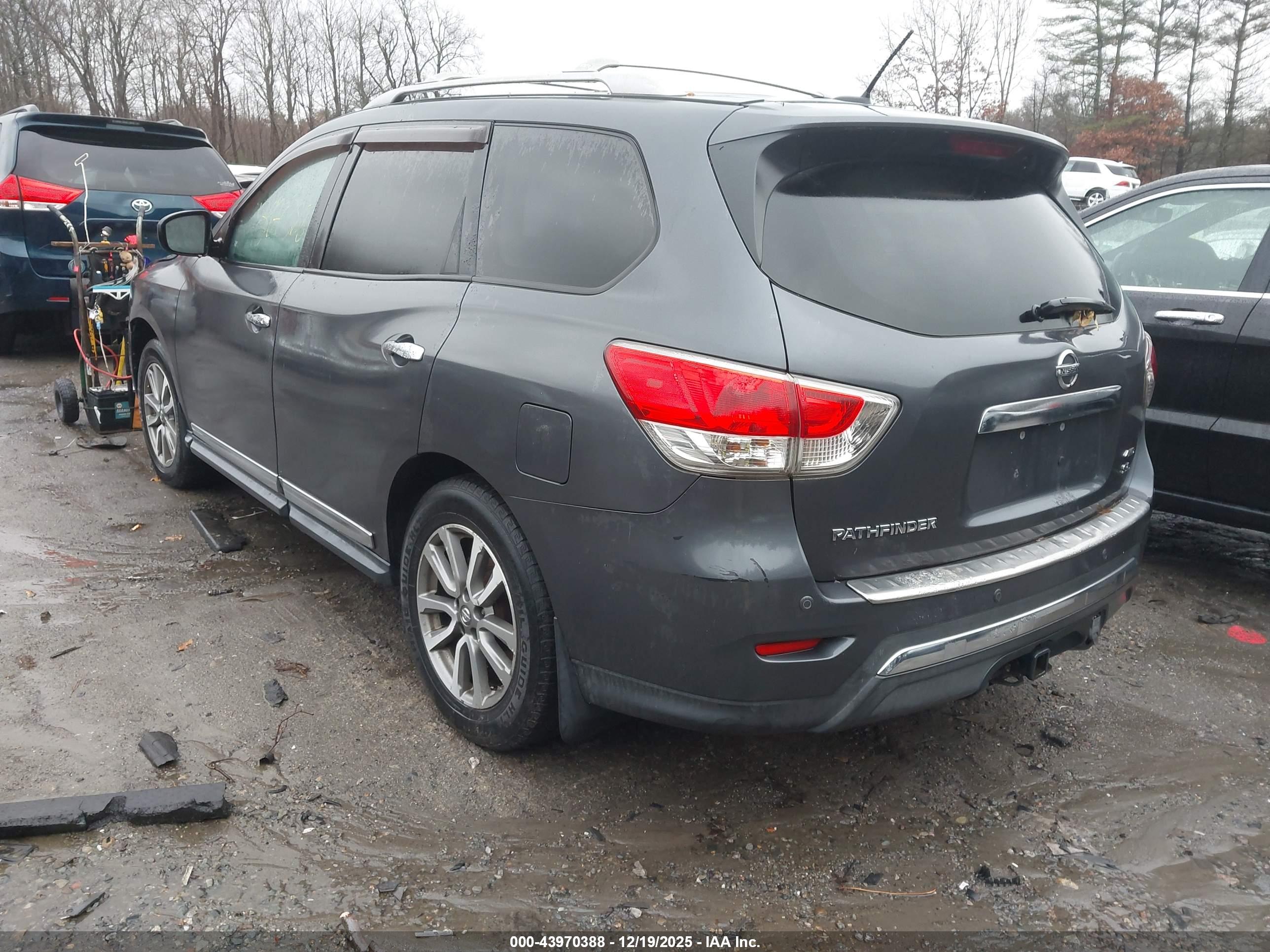 NISSAN PATHFINDER image 3