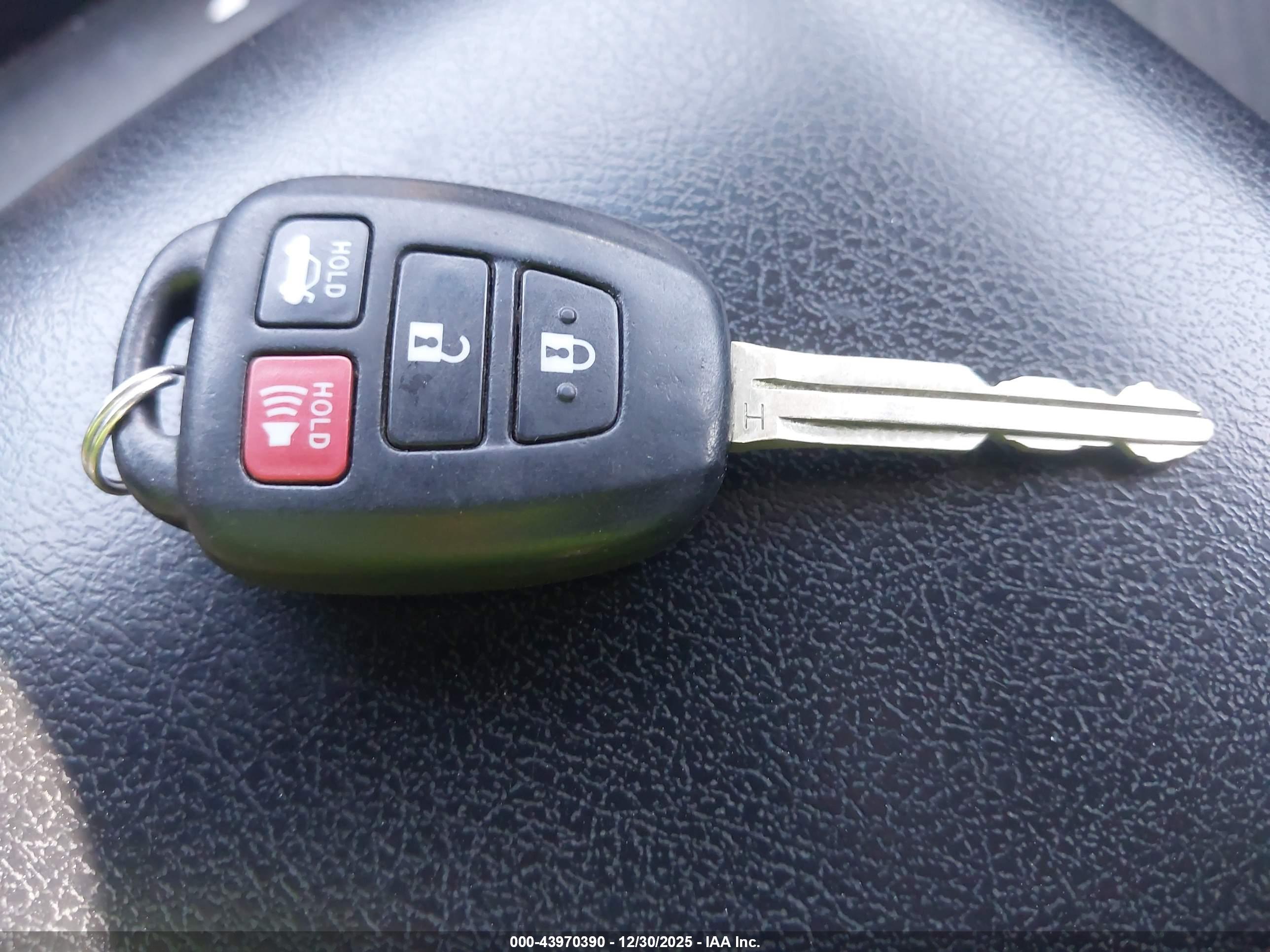 TOYOTA CAMRY image 11