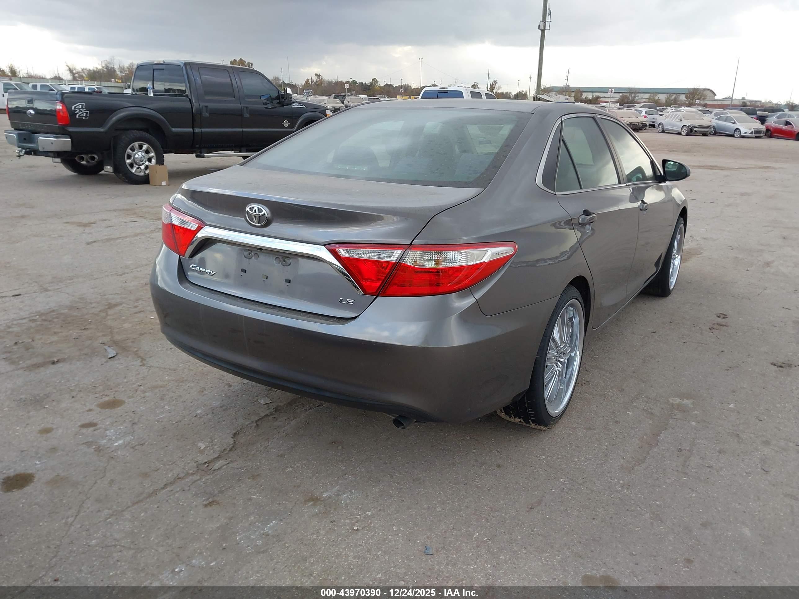 TOYOTA CAMRY image 4