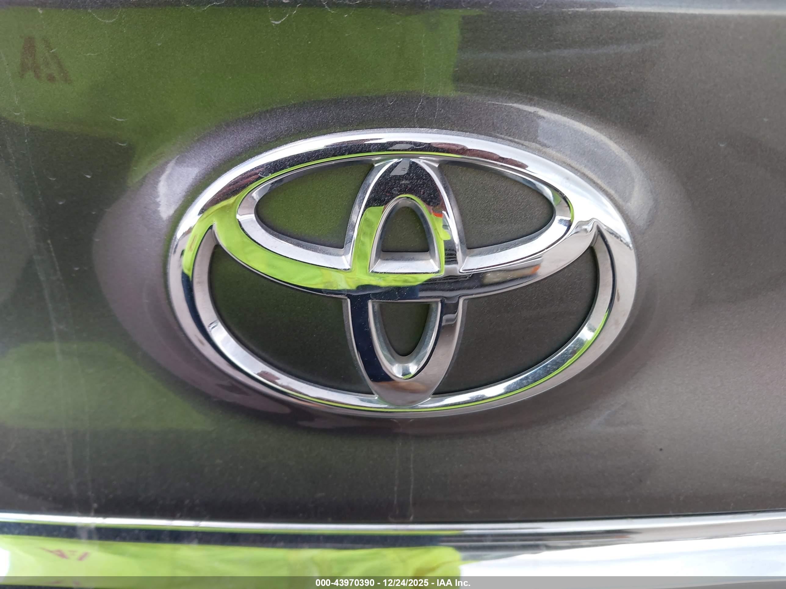 TOYOTA CAMRY image 6