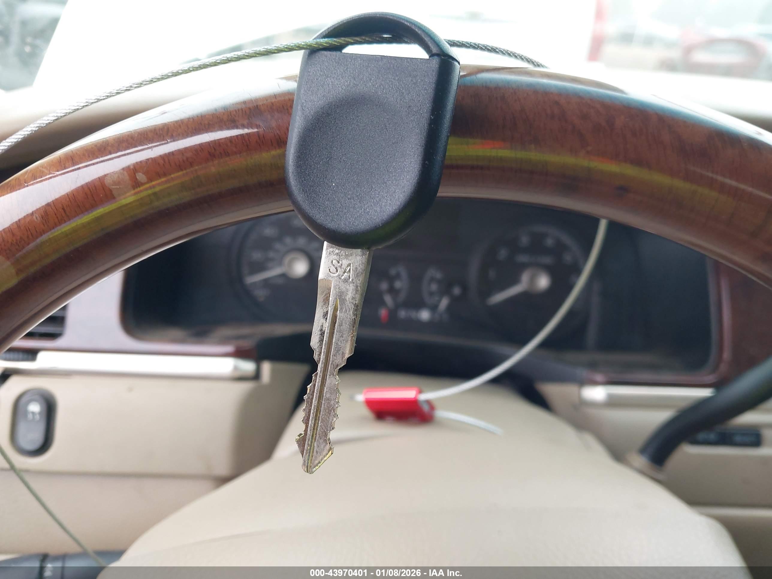 LINCOLN TOWN image 11