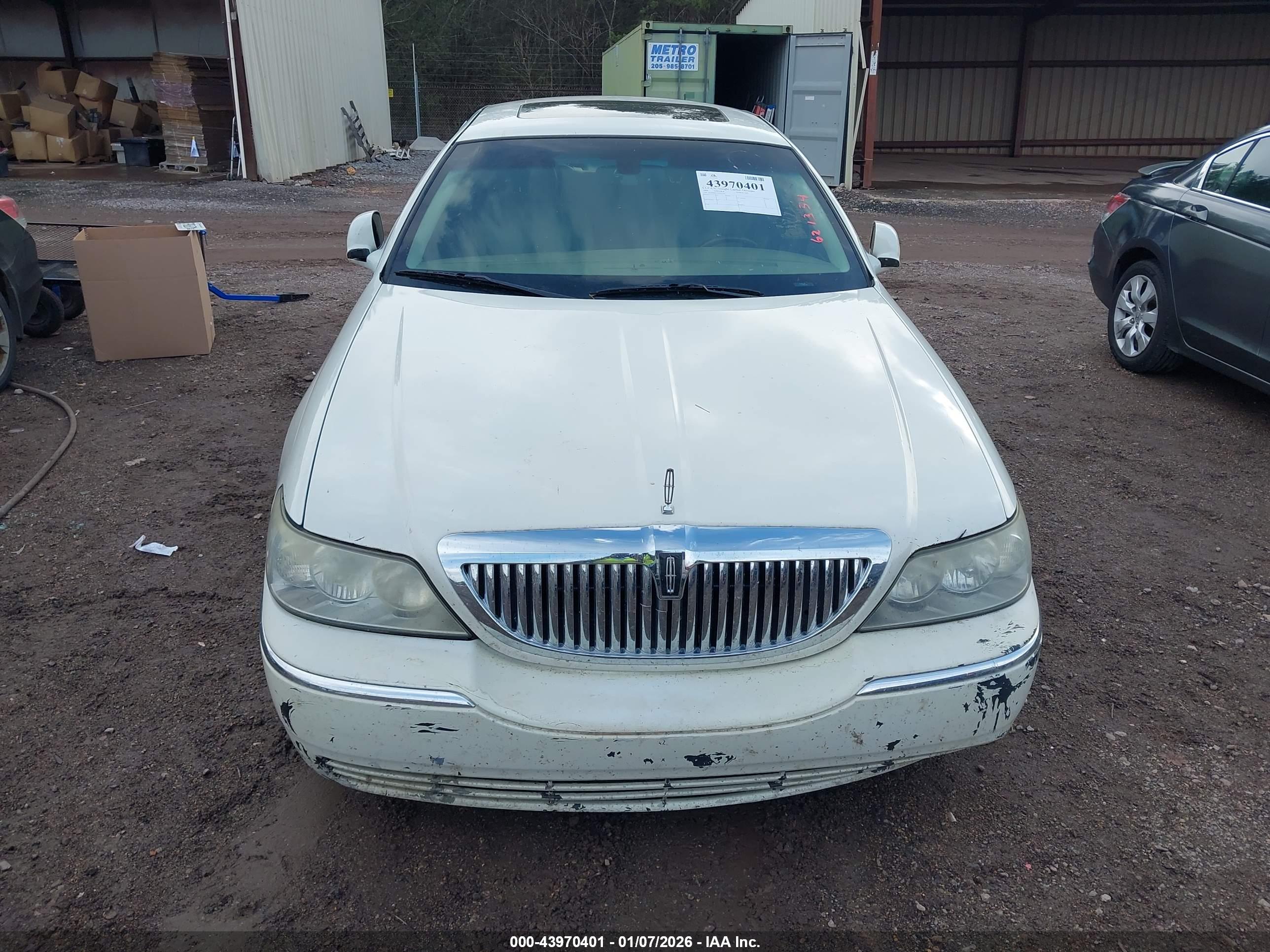 LINCOLN TOWN image 6