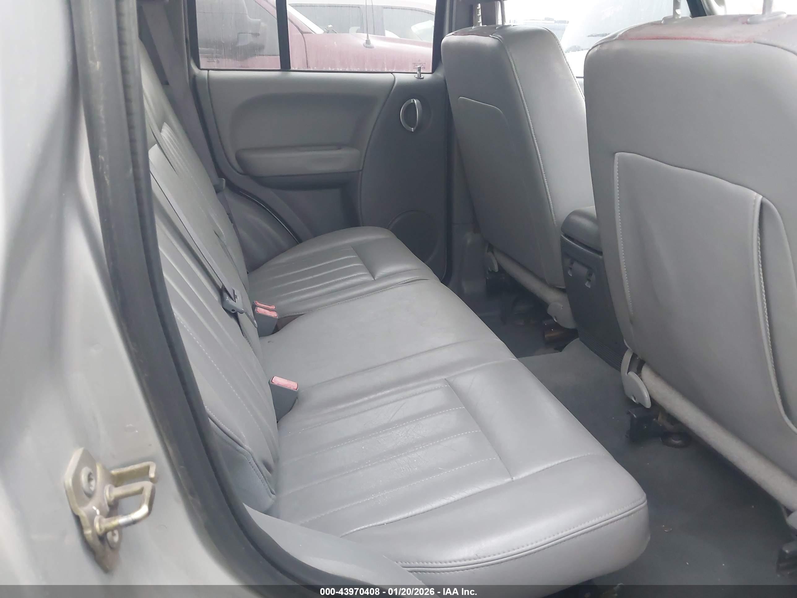 JEEP LIBERTY image 8