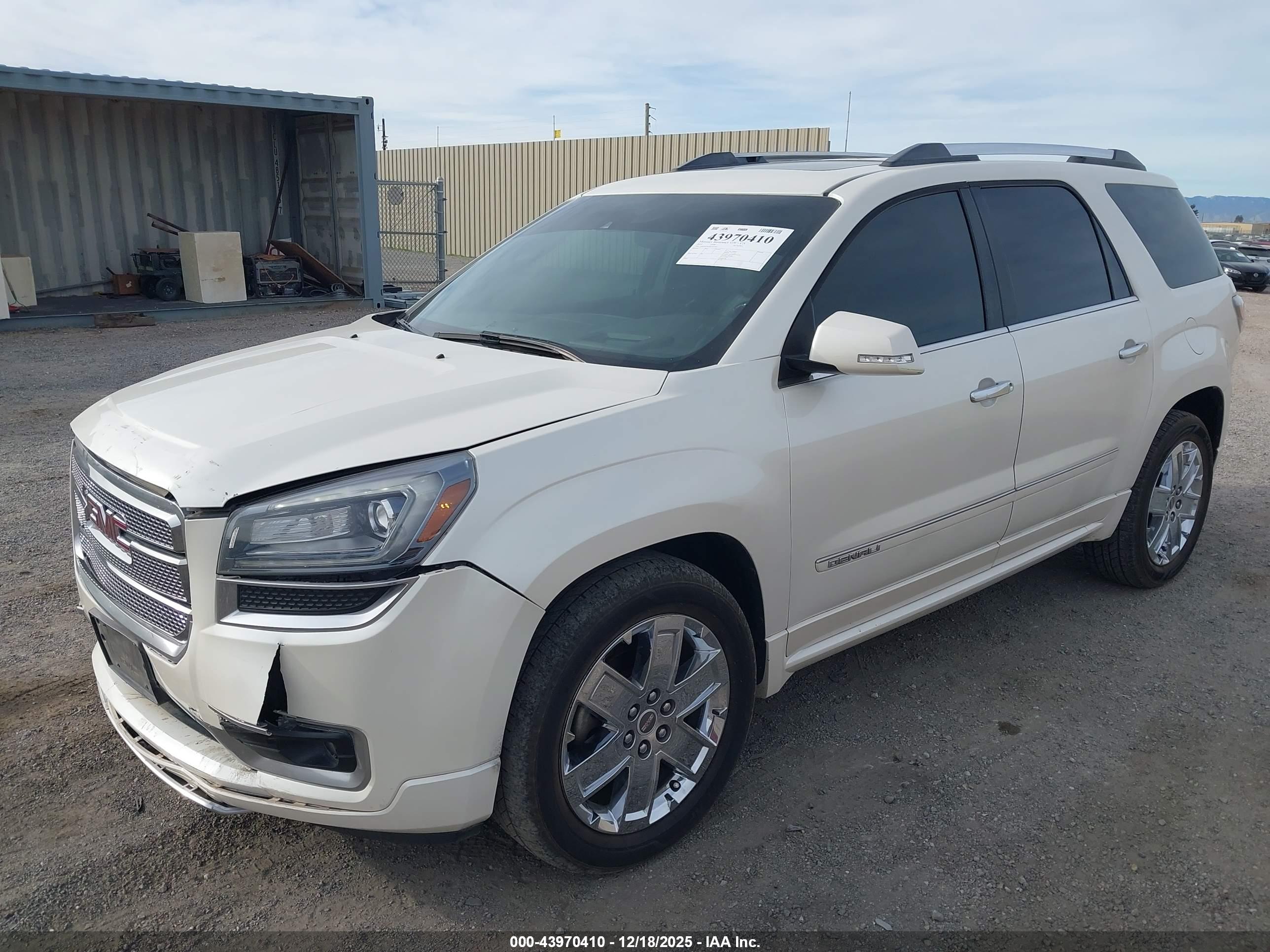GMC ACADIA image 2