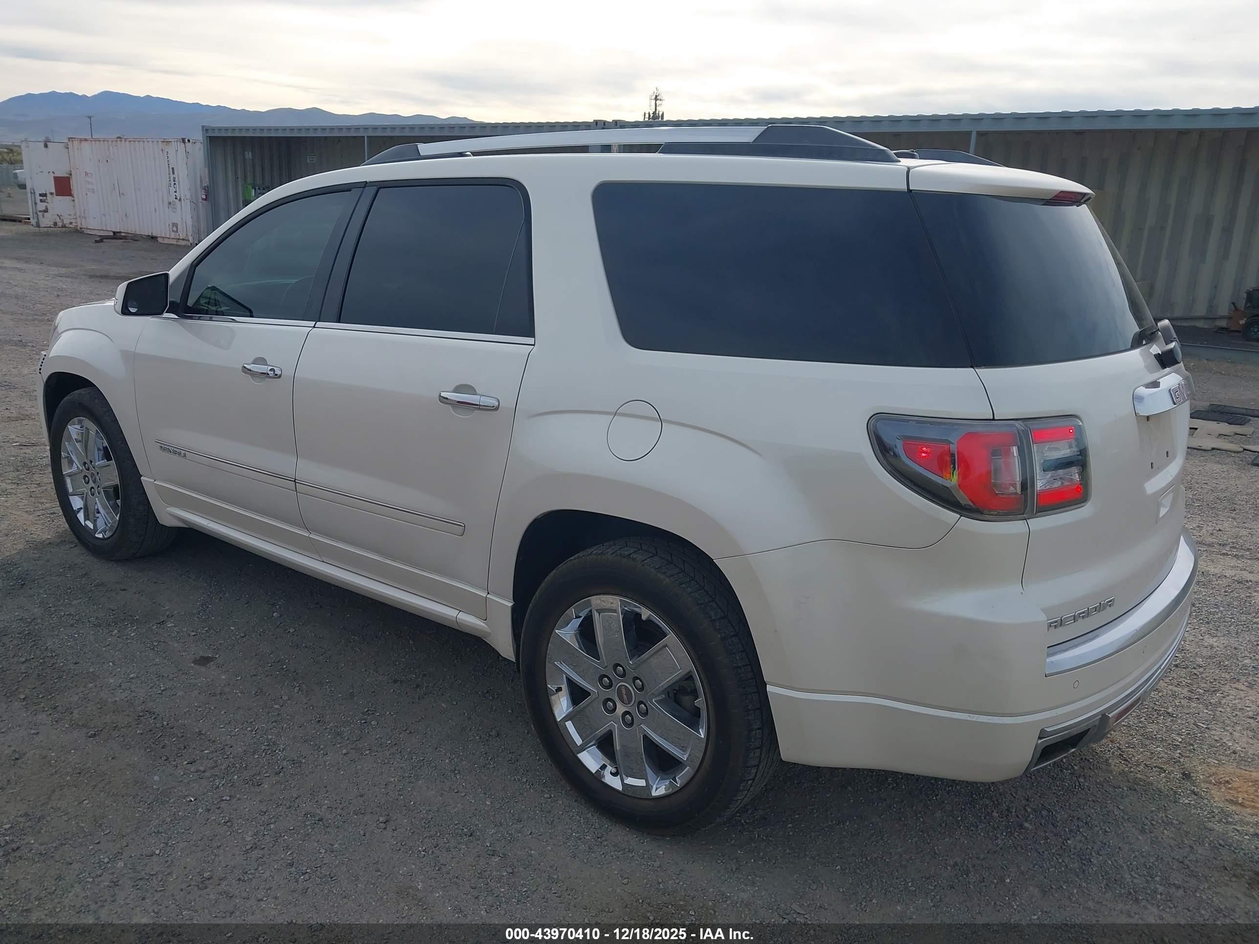 GMC ACADIA image 3